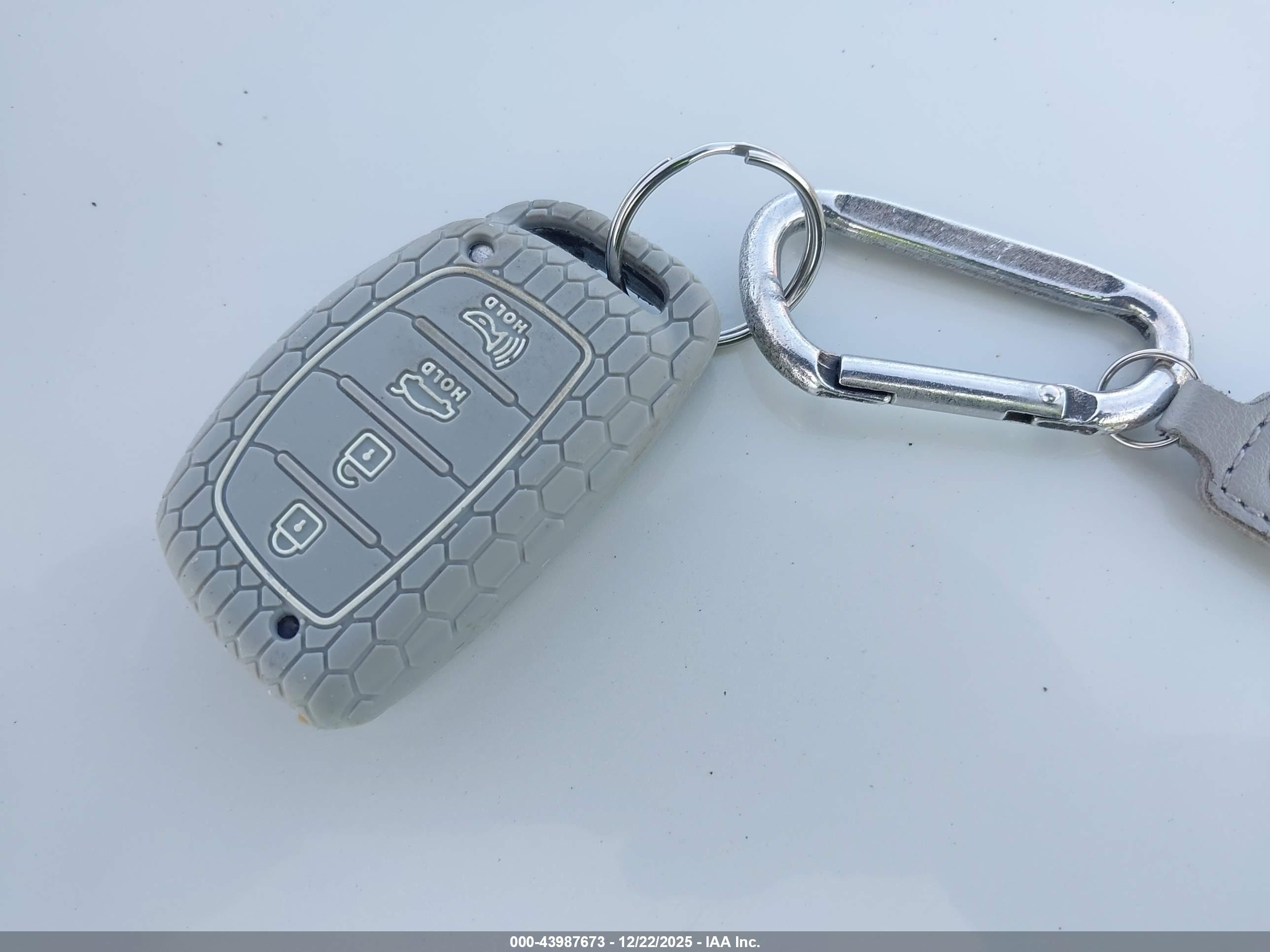 HYUNDAI ELANTRA image 11