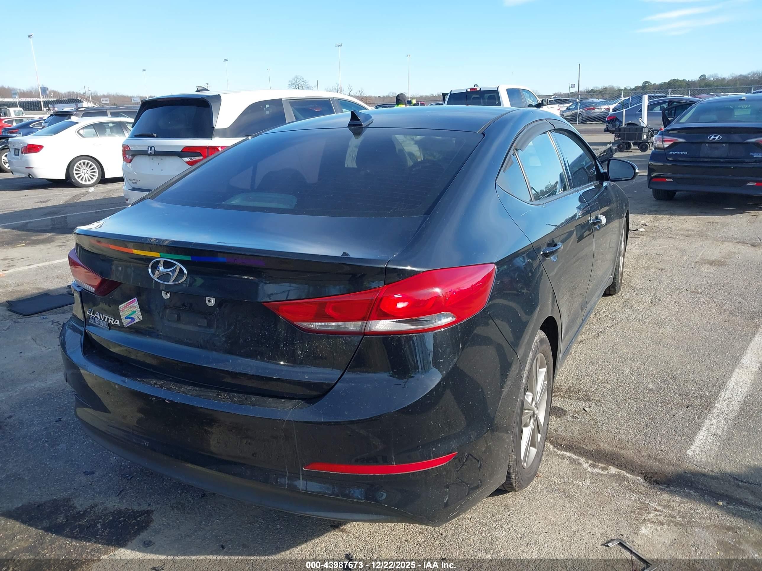 HYUNDAI ELANTRA image 4