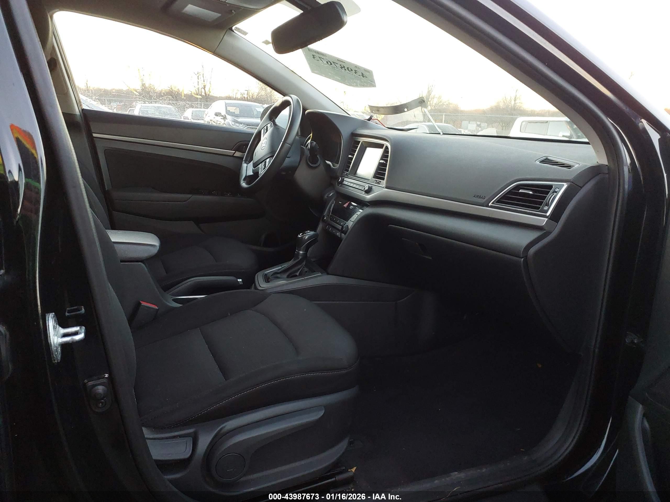 HYUNDAI ELANTRA image 5