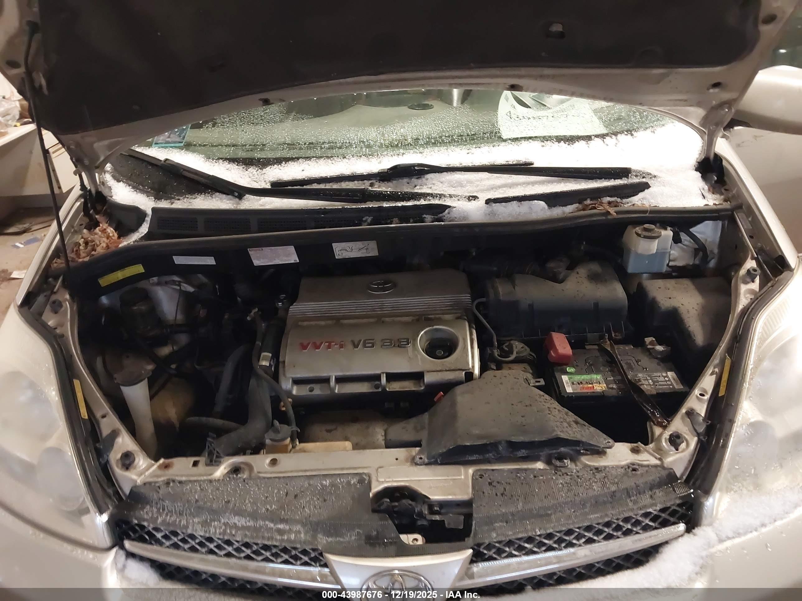 TOYOTA SIENNA image 10