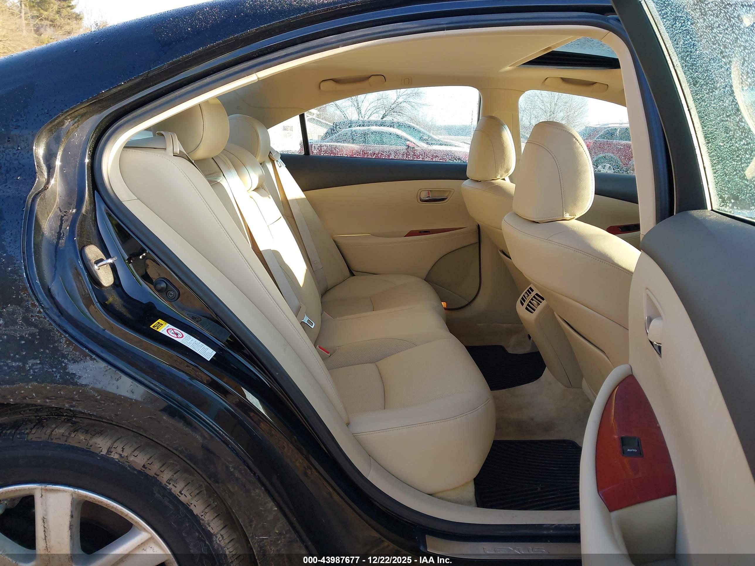 LEXUS ES image 8