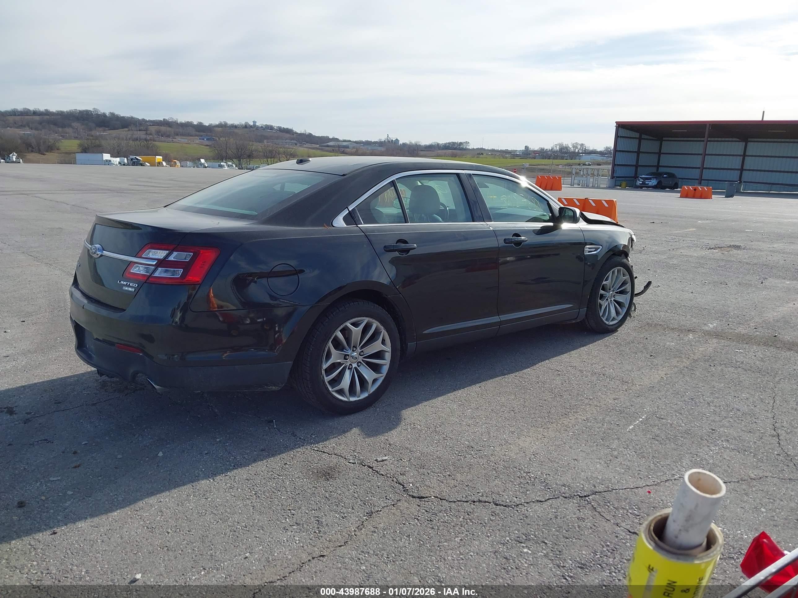 FORD TAURUS image 4