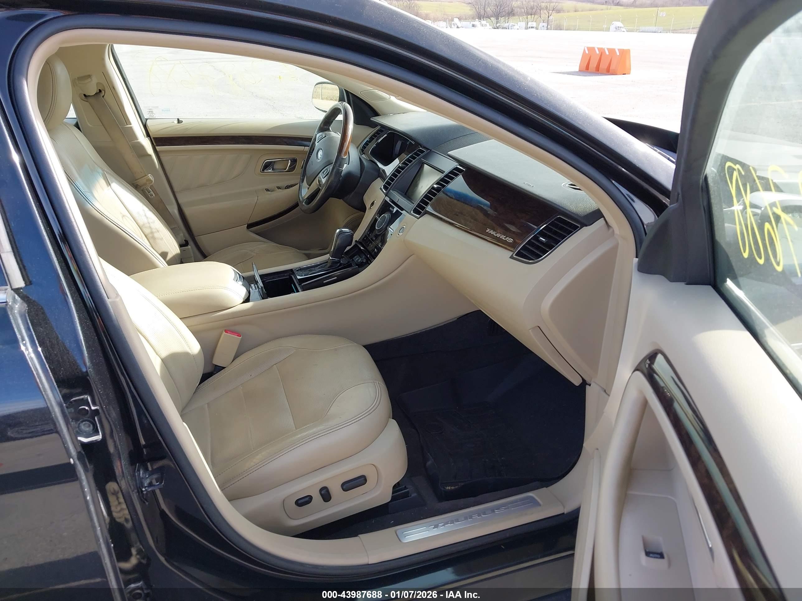 FORD TAURUS image 5