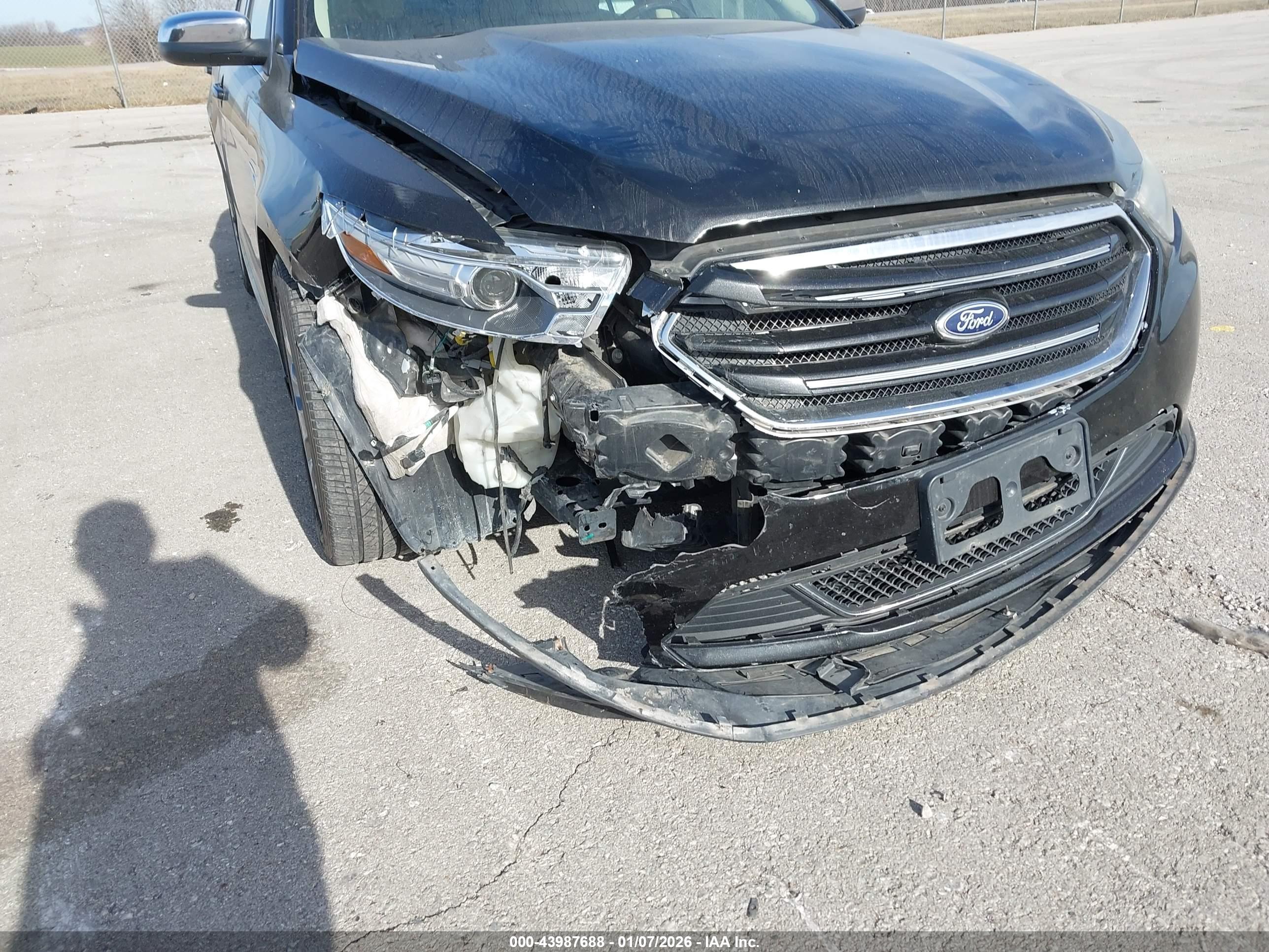 FORD TAURUS image 6