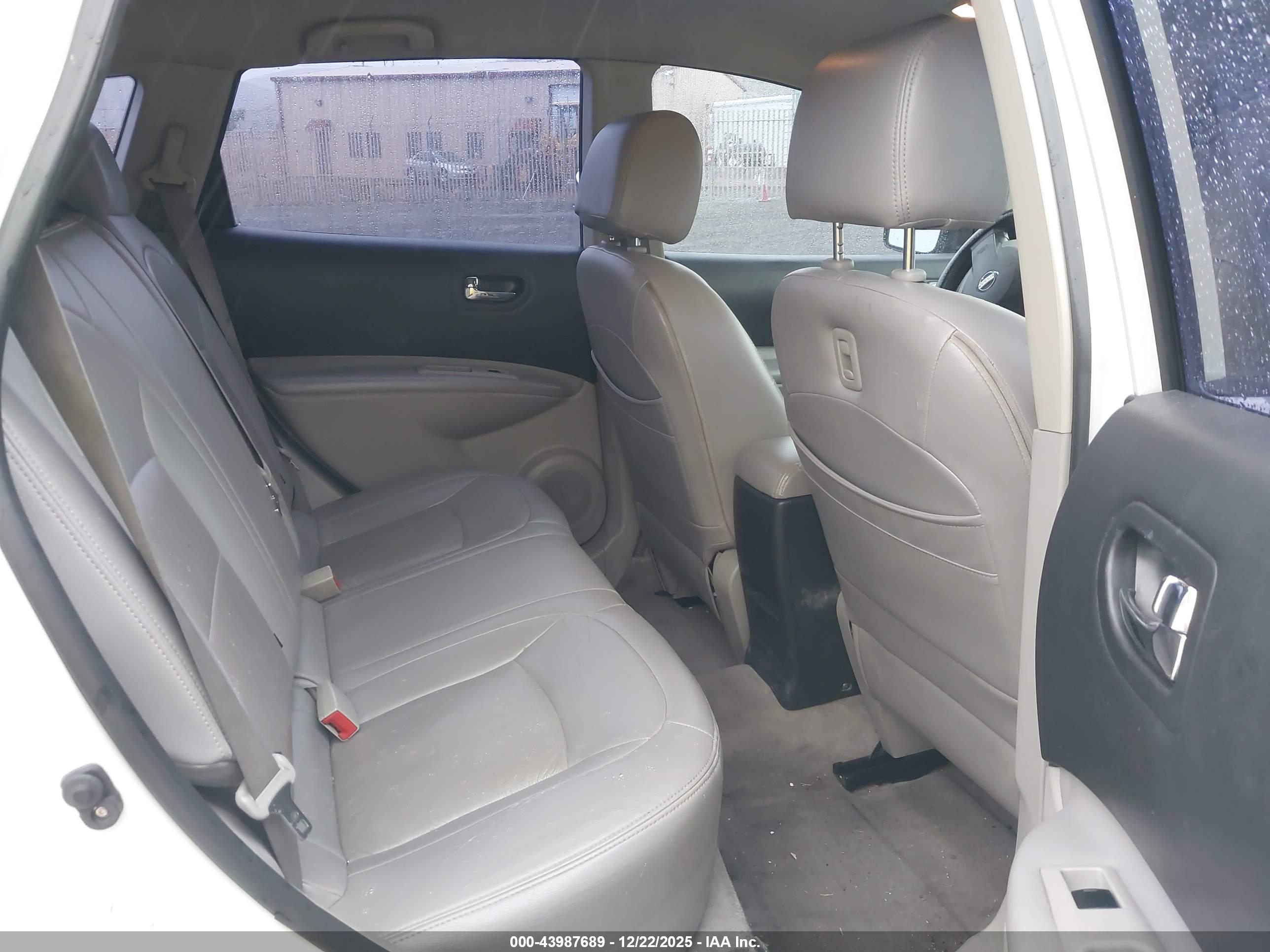 NISSAN ROGUE image 8