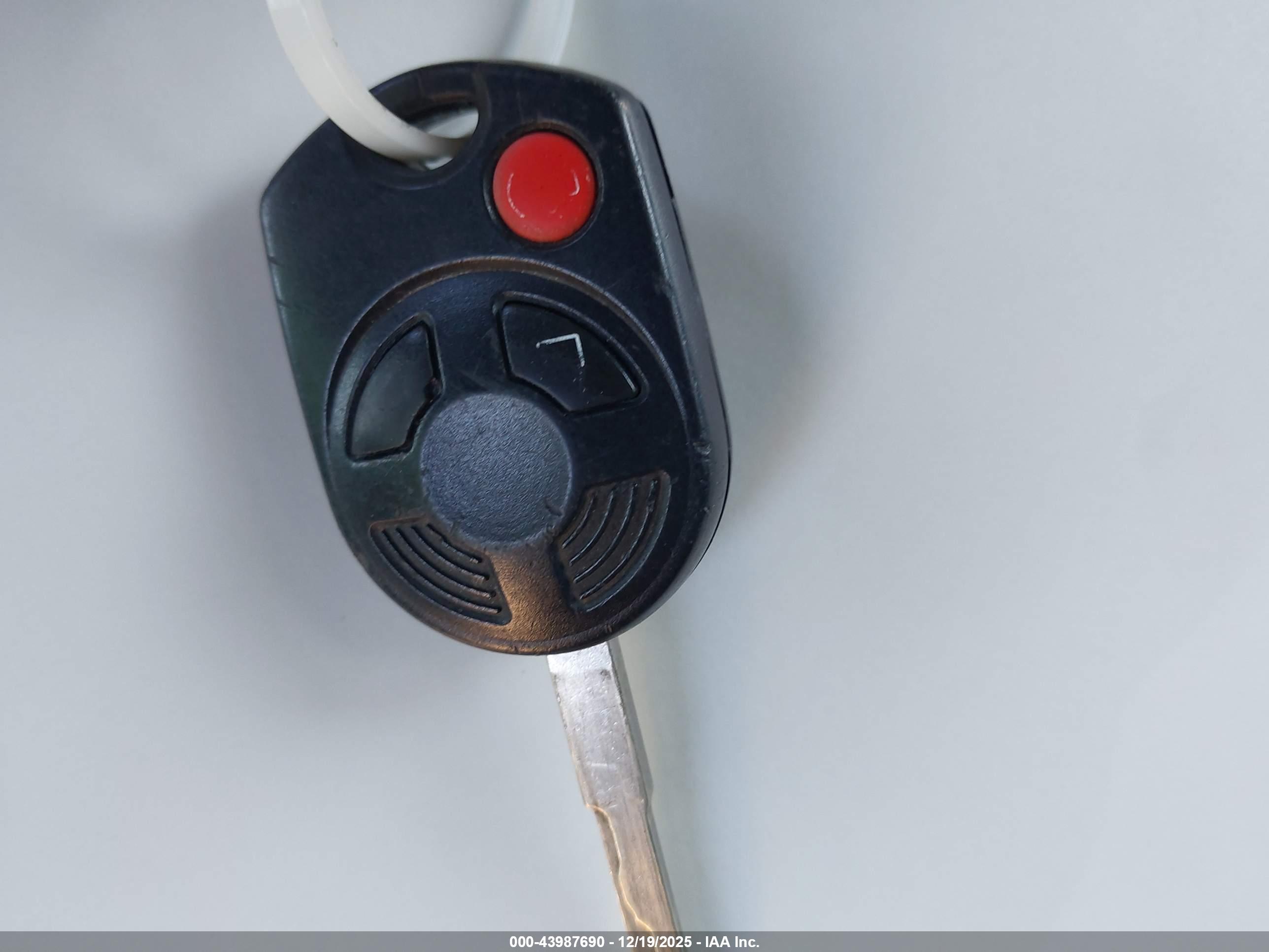 FORD ESCAPE image 11