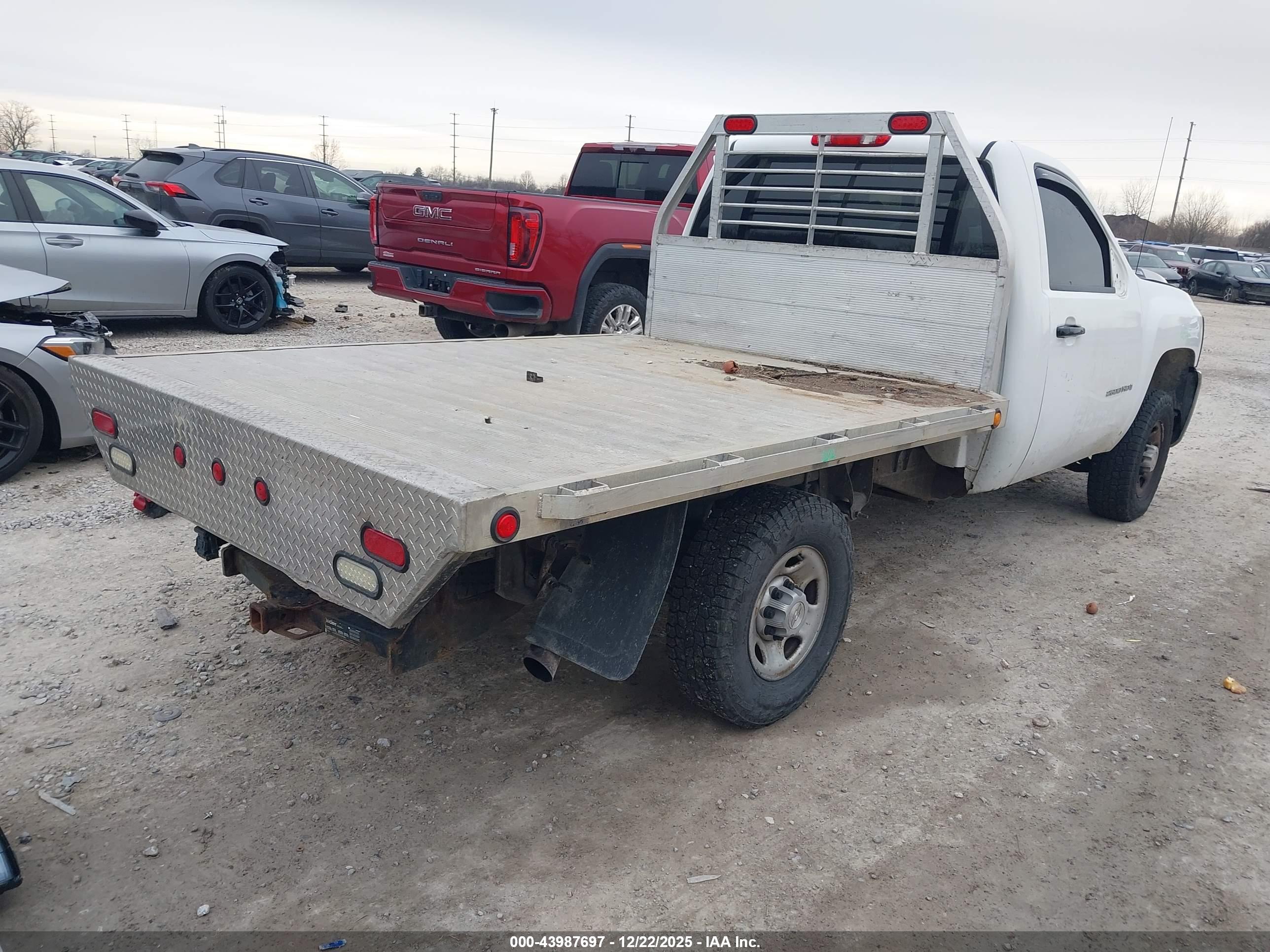 CHEVROLET SILVERADO image 4