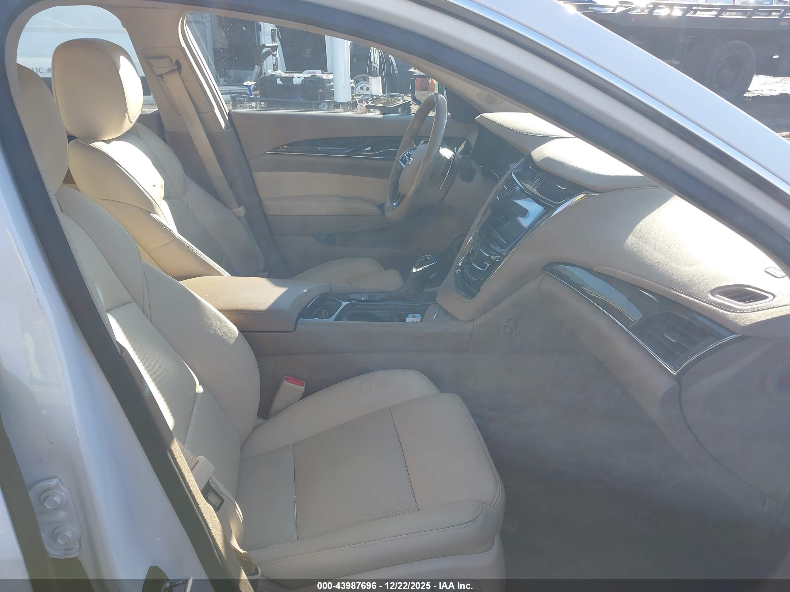 CADILLAC CTS image 5