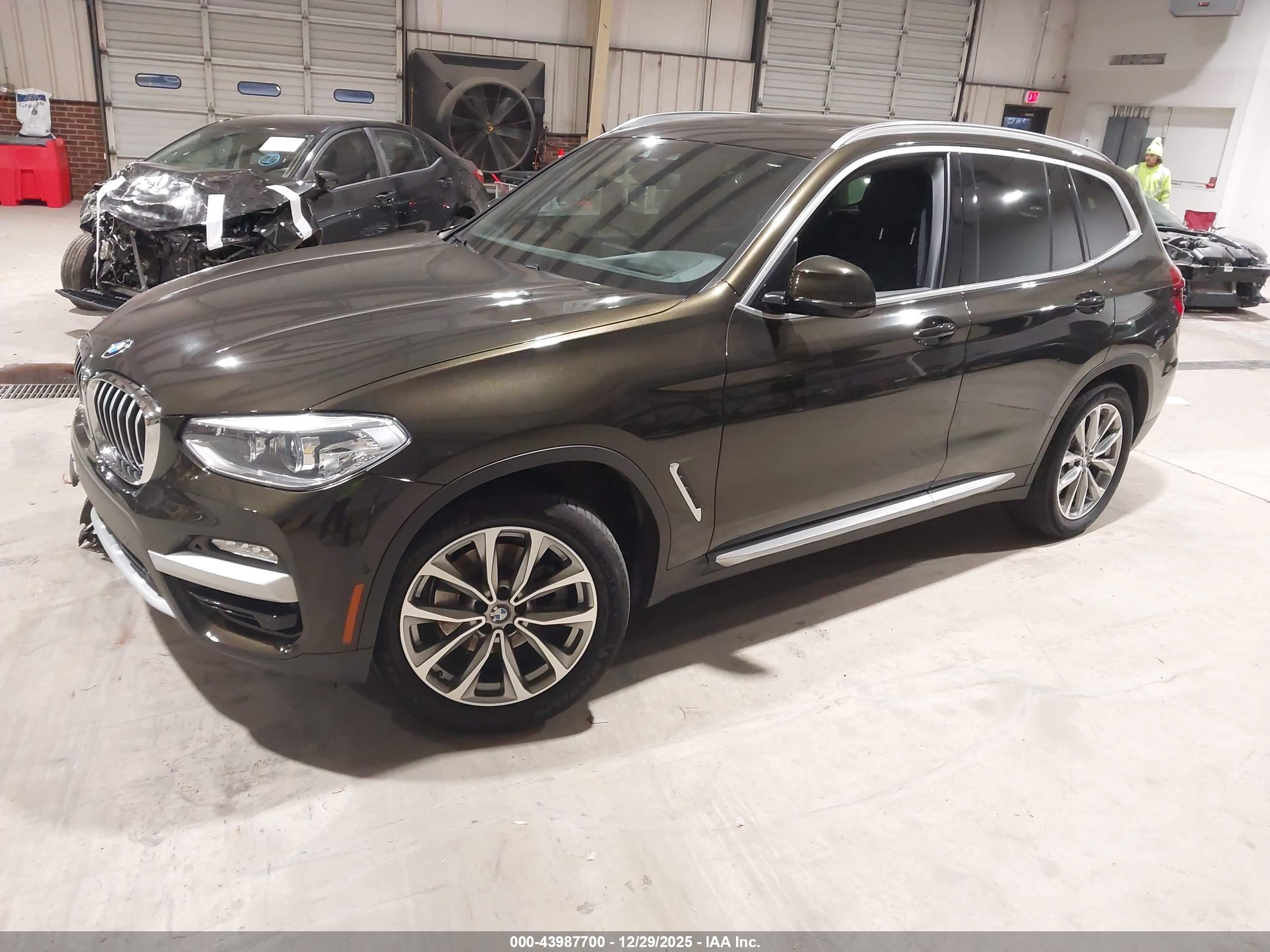BMW X3 image 2