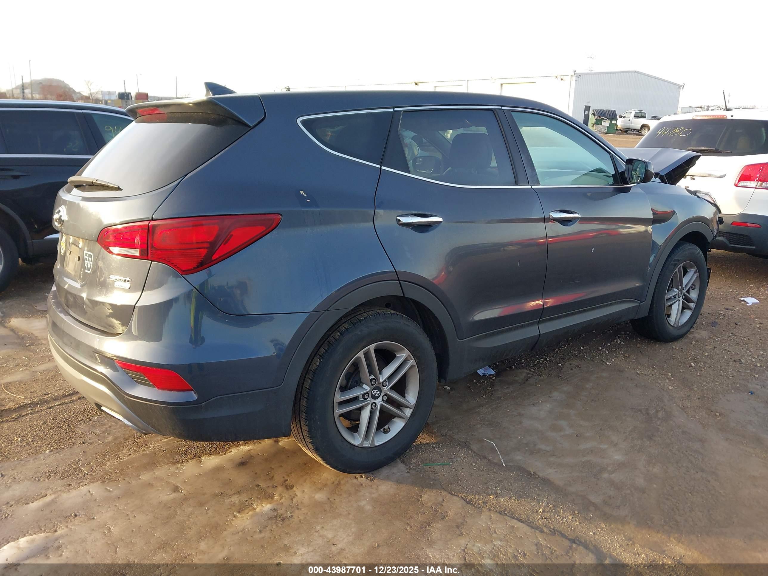 HYUNDAI SANTA image 4