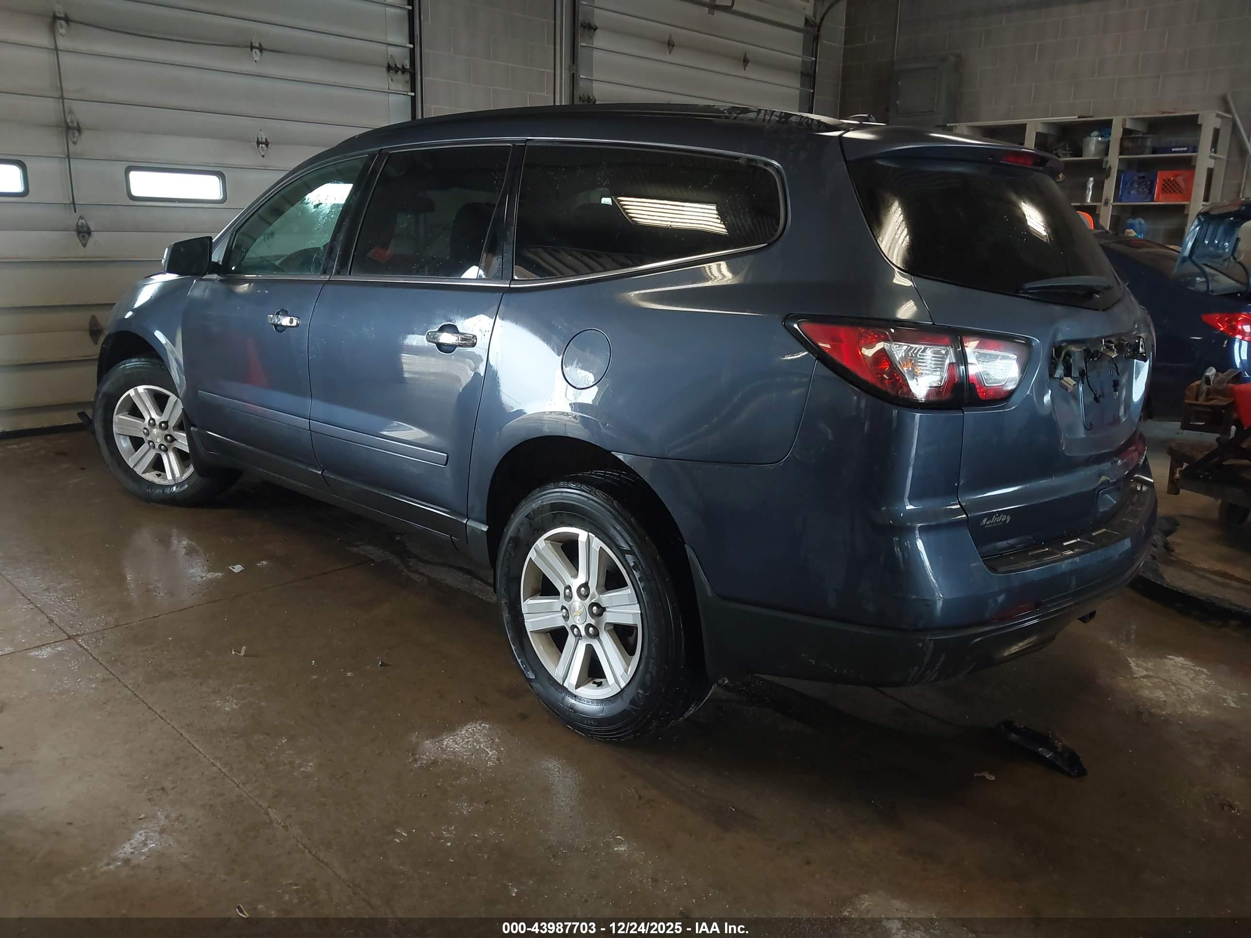 CHEVROLET TRAVERSE image 3
