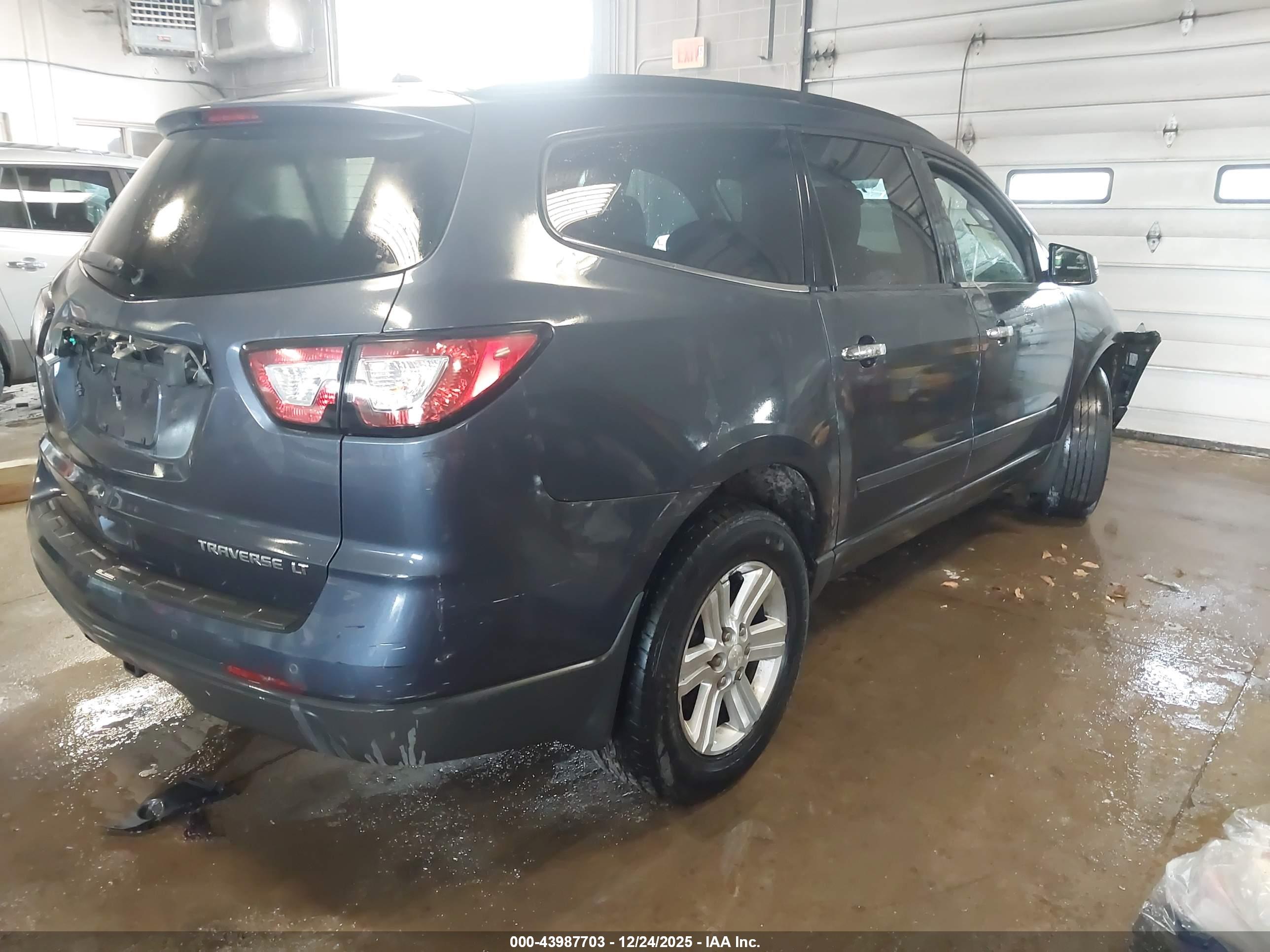 CHEVROLET TRAVERSE image 4