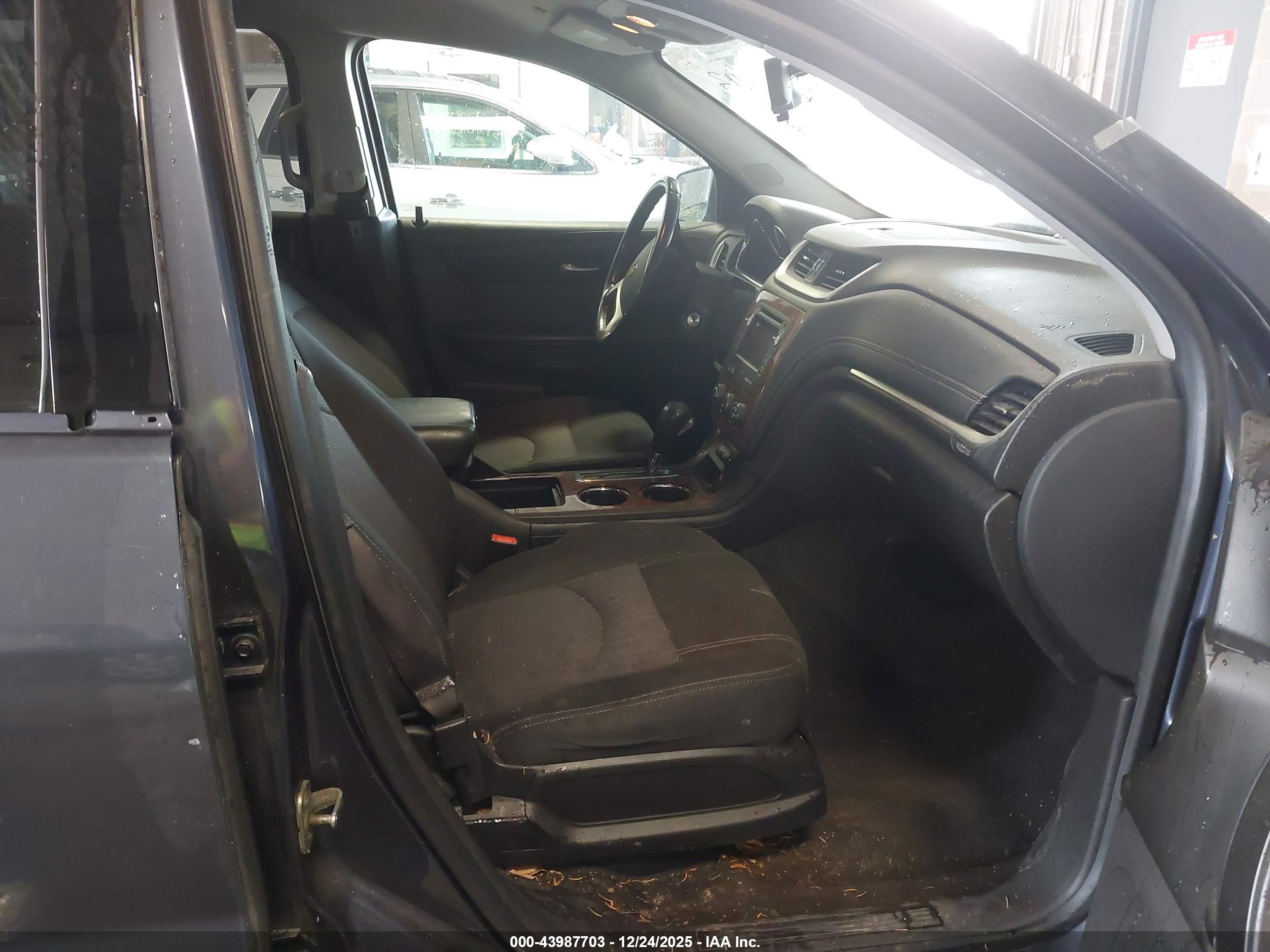 CHEVROLET TRAVERSE image 5