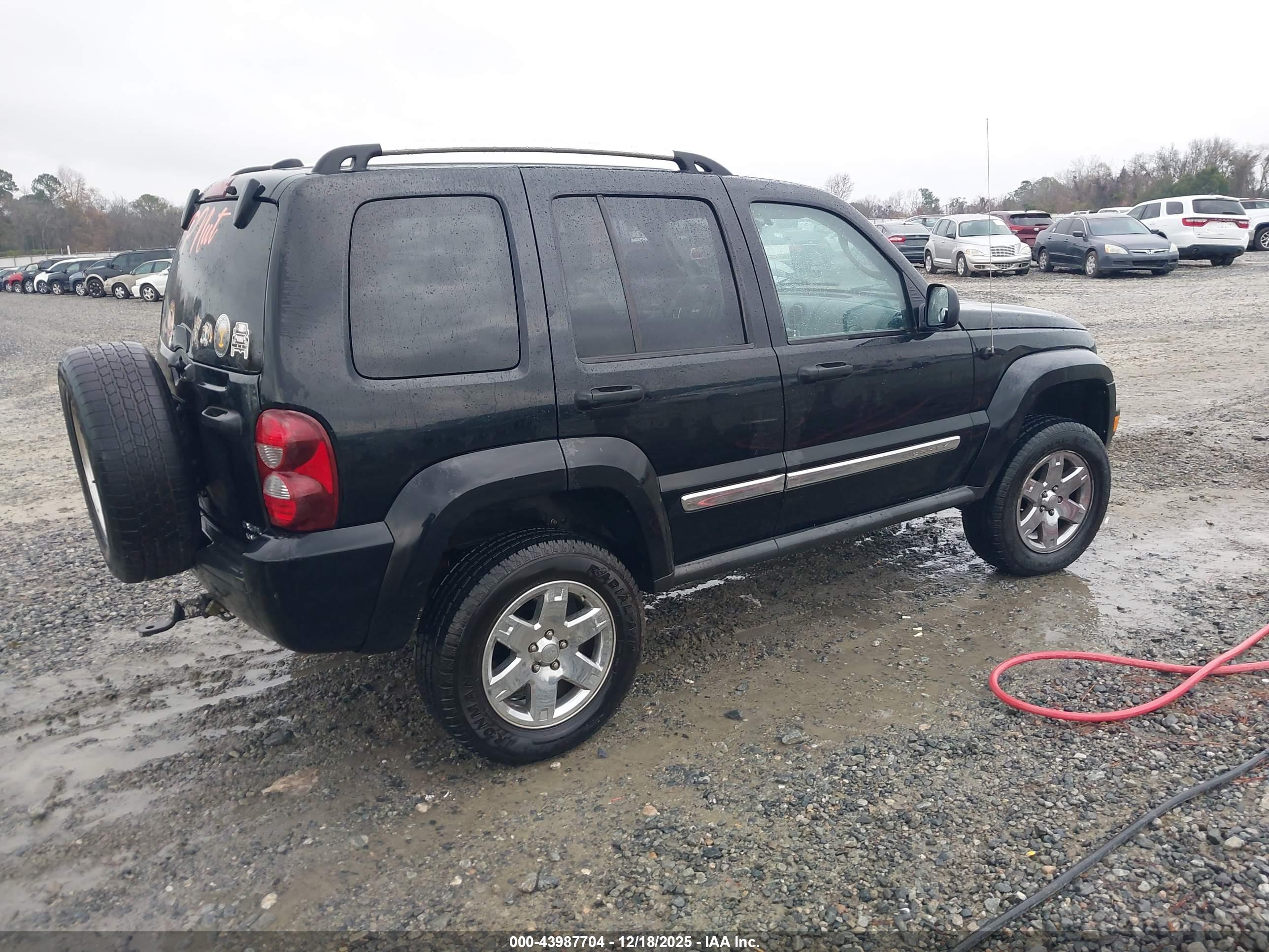 JEEP LIBERTY image 4
