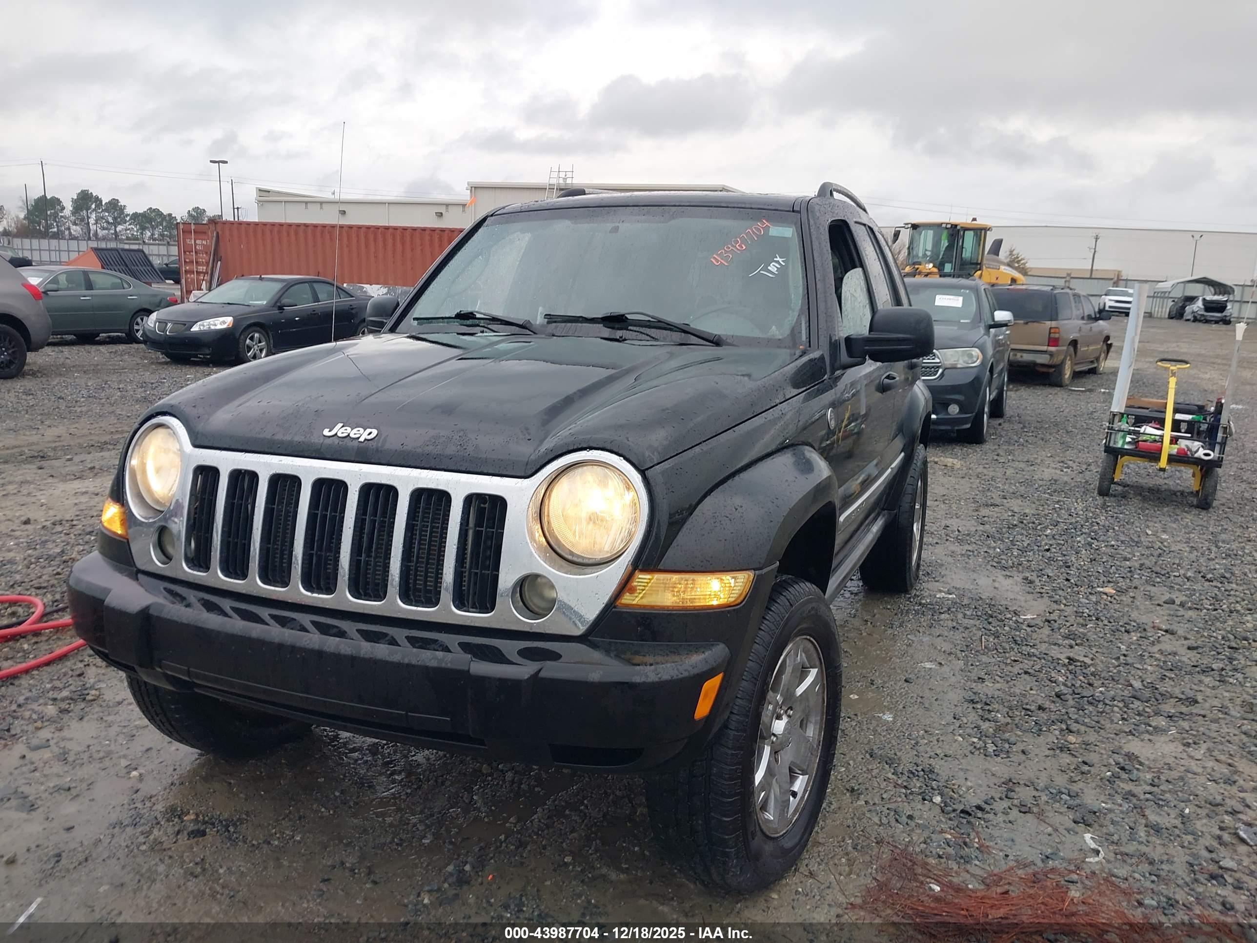 JEEP LIBERTY image 6