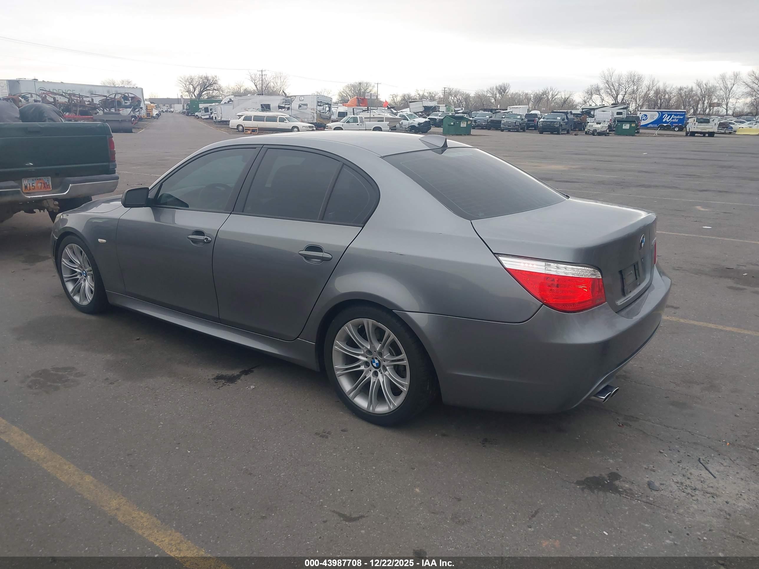 BMW 528I image 3
