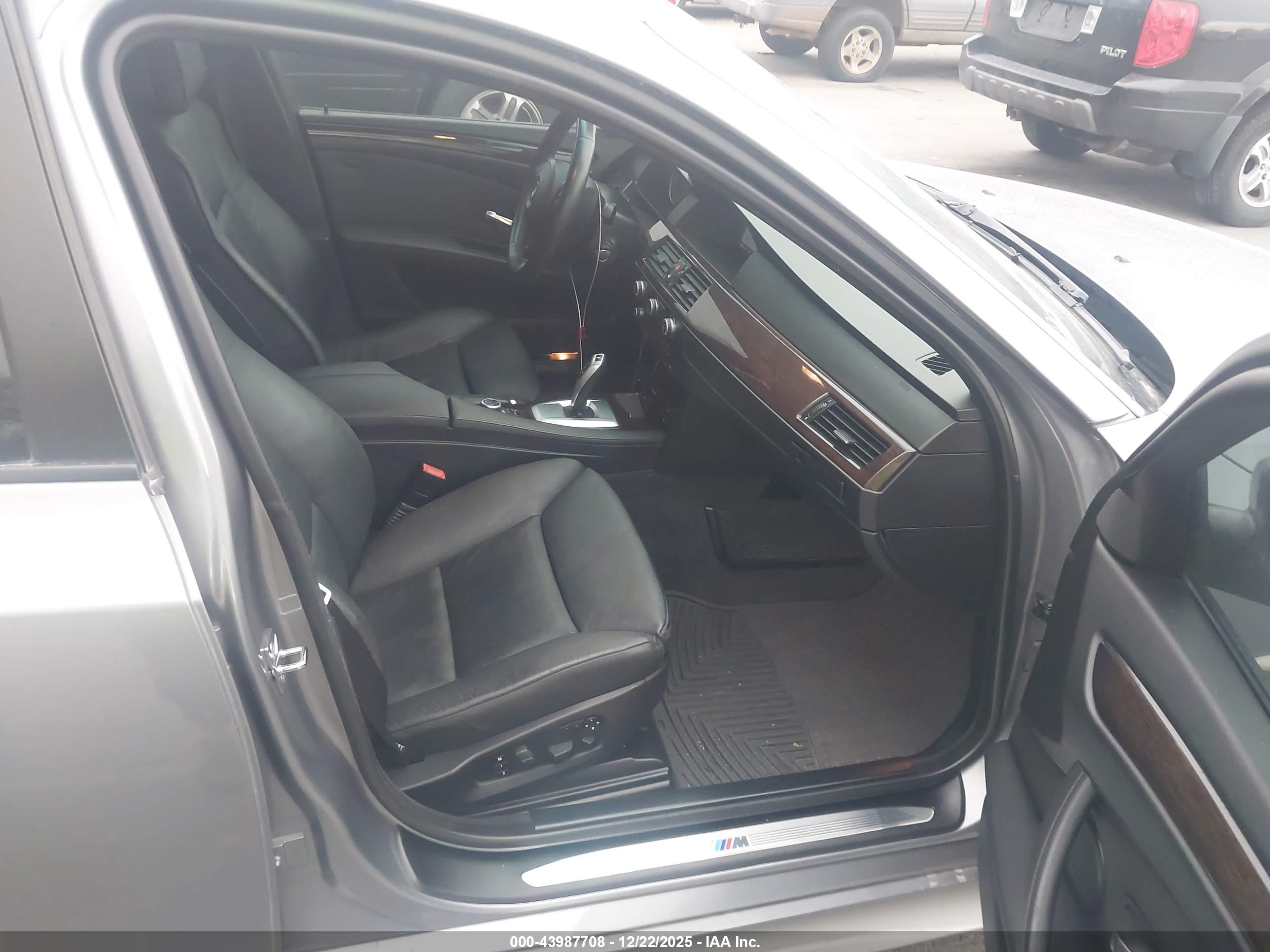 BMW 528I image 5