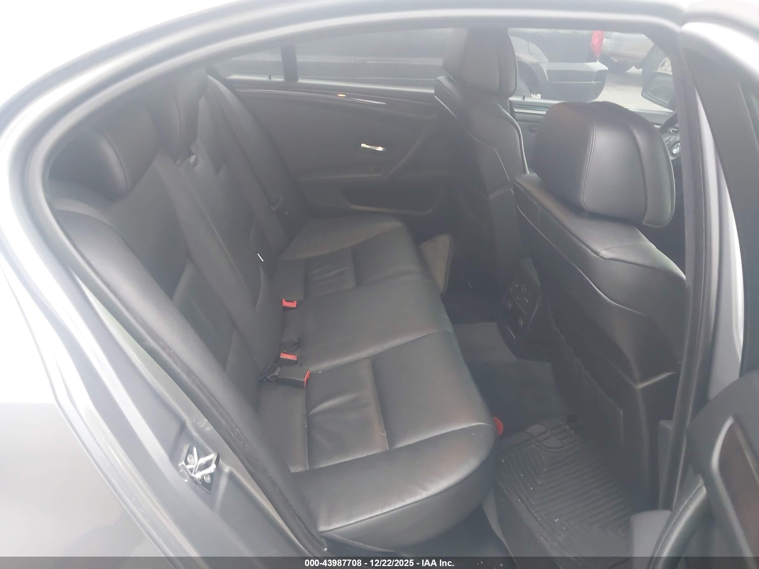 BMW 528I image 8