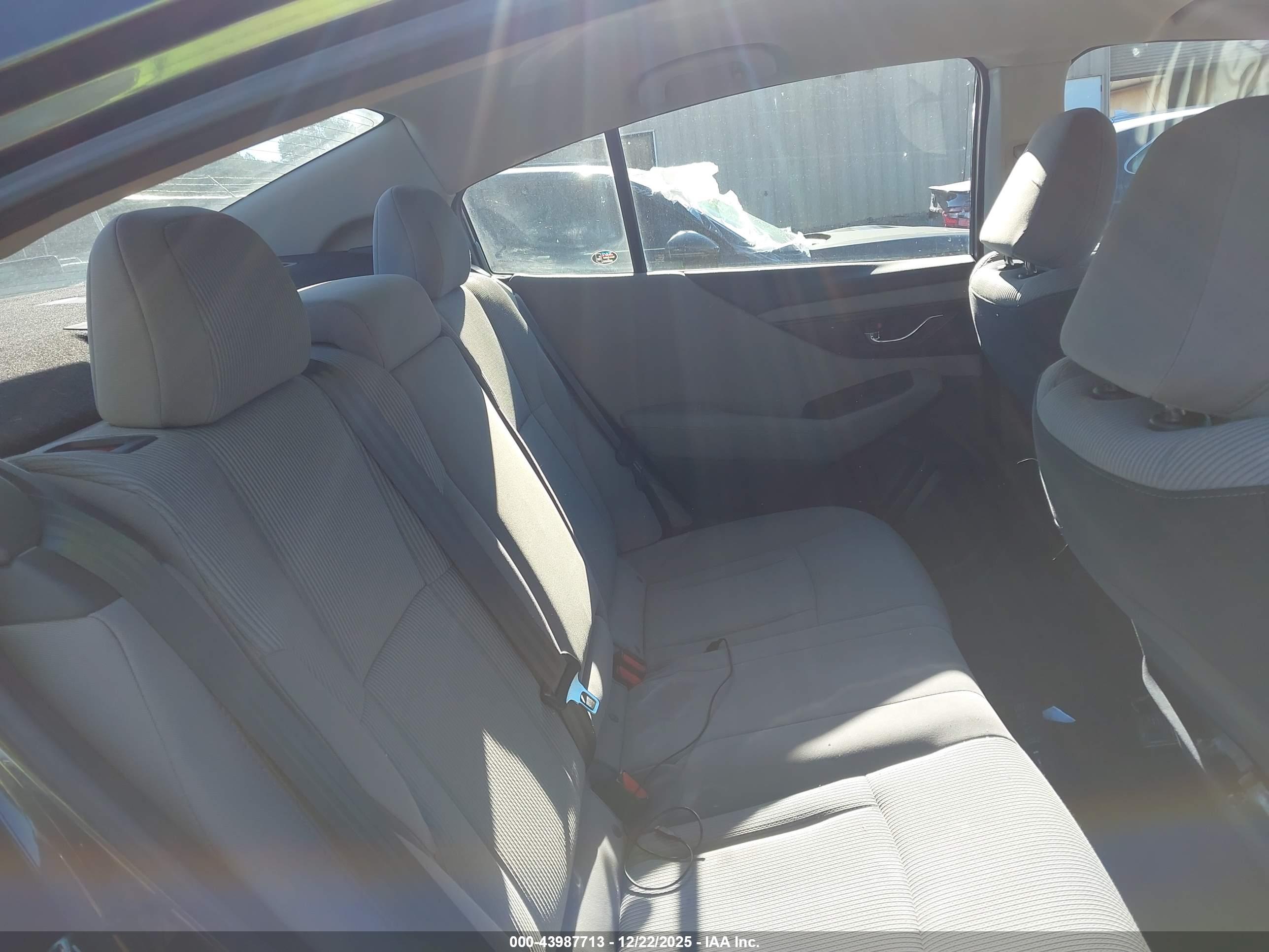SUBARU LEGACY image 8