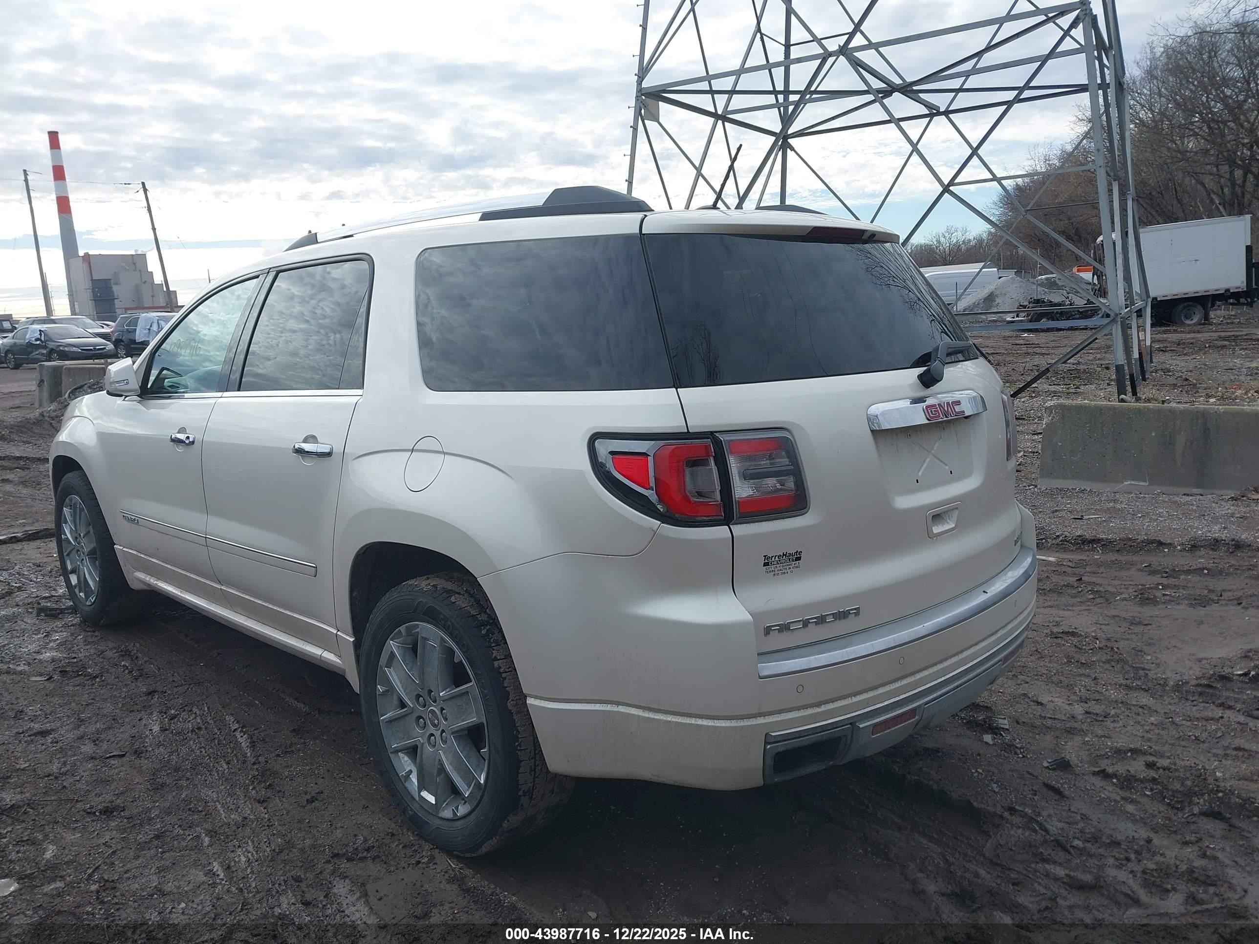GMC ACADIA image 3
