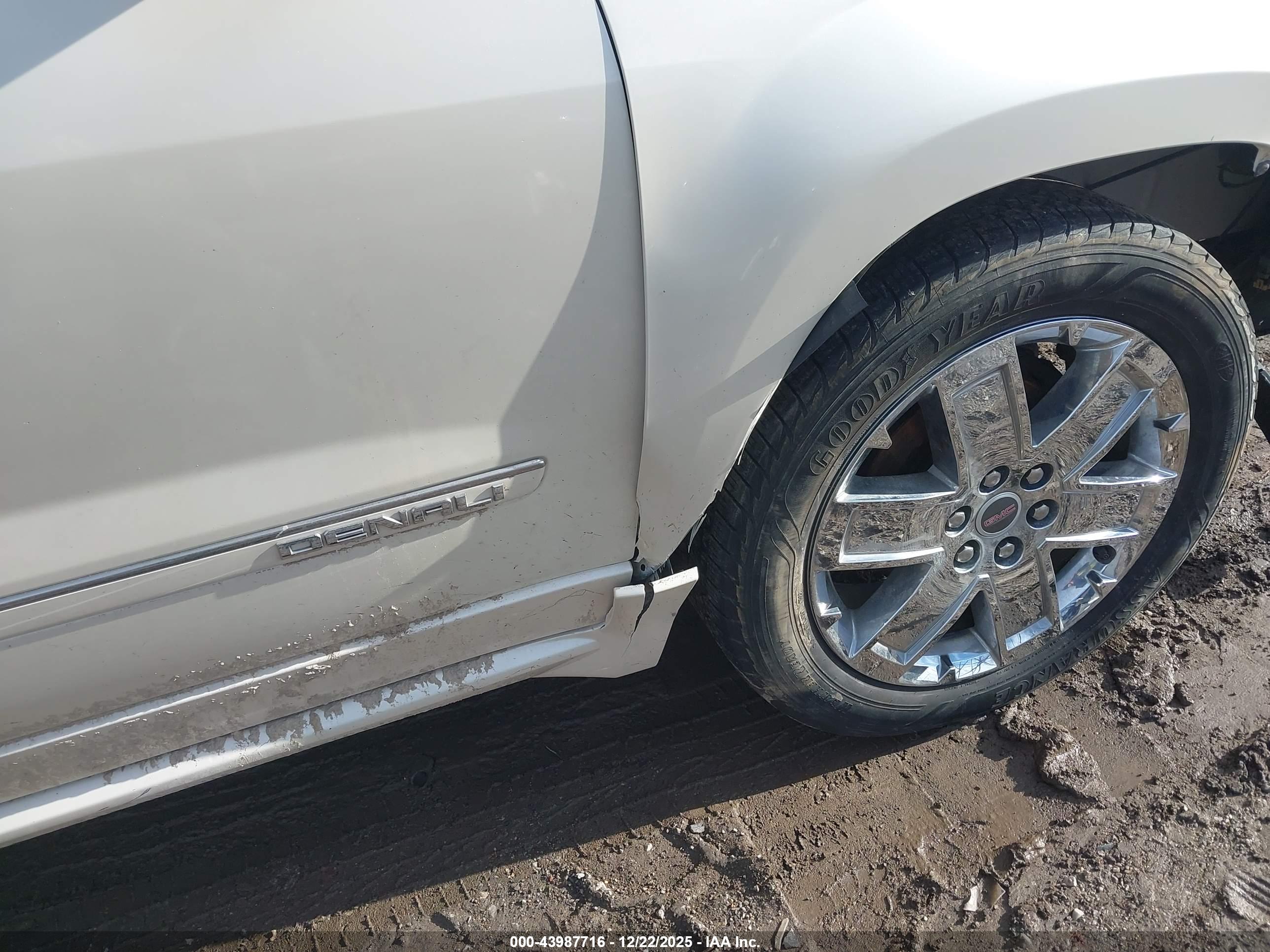 GMC ACADIA image 6