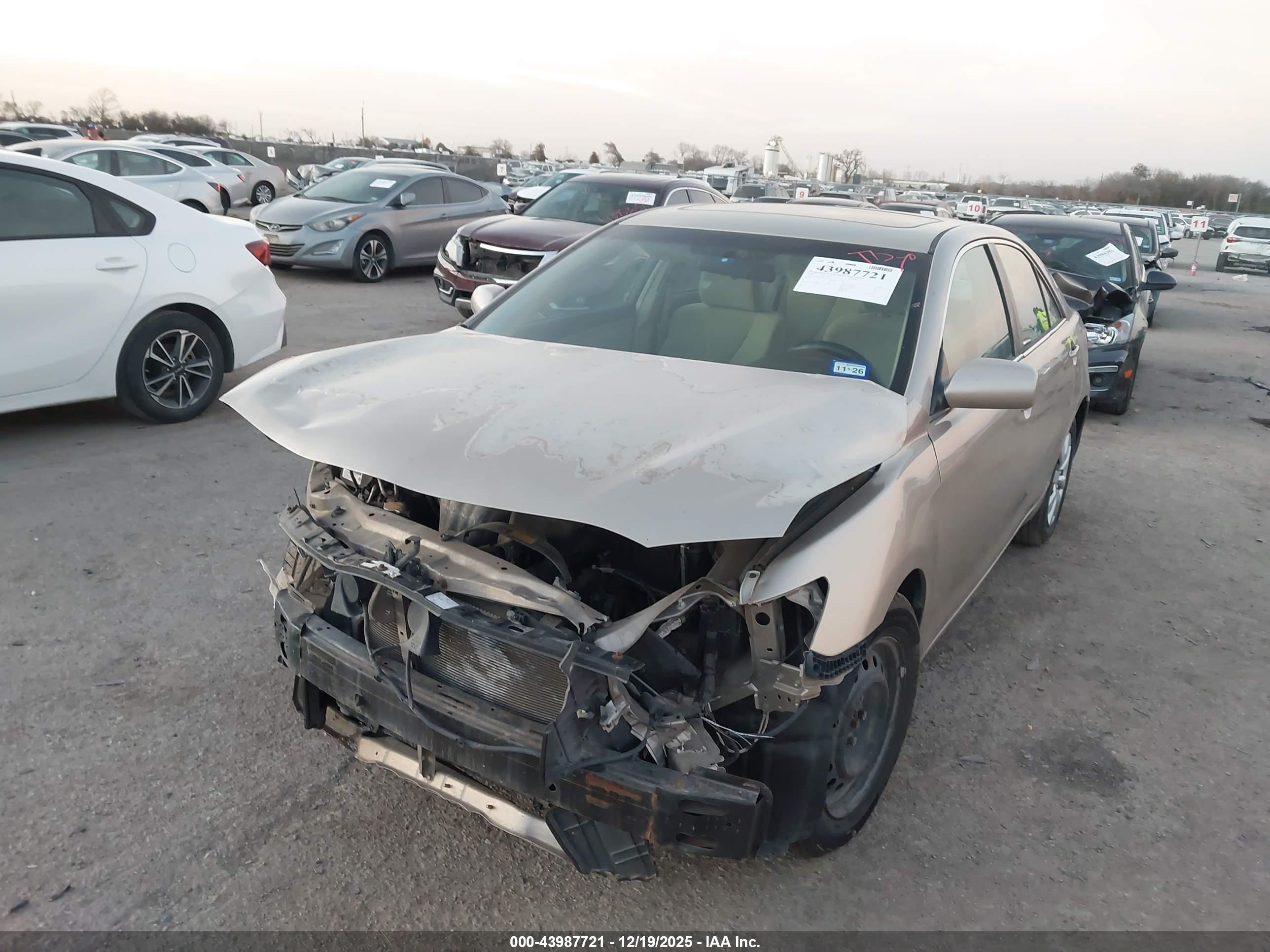 TOYOTA CAMRY image 2