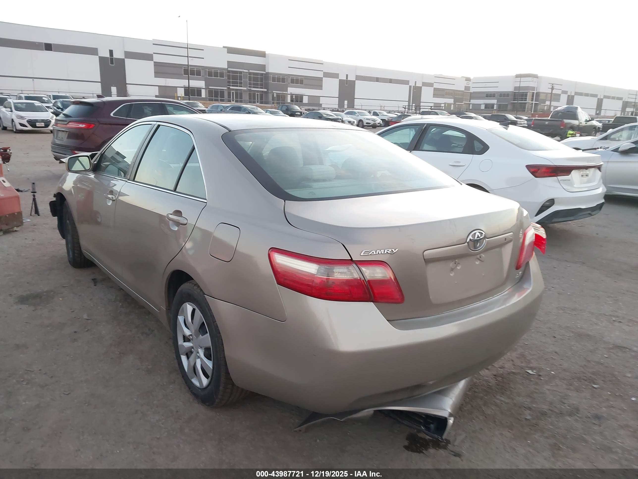 TOYOTA CAMRY image 3