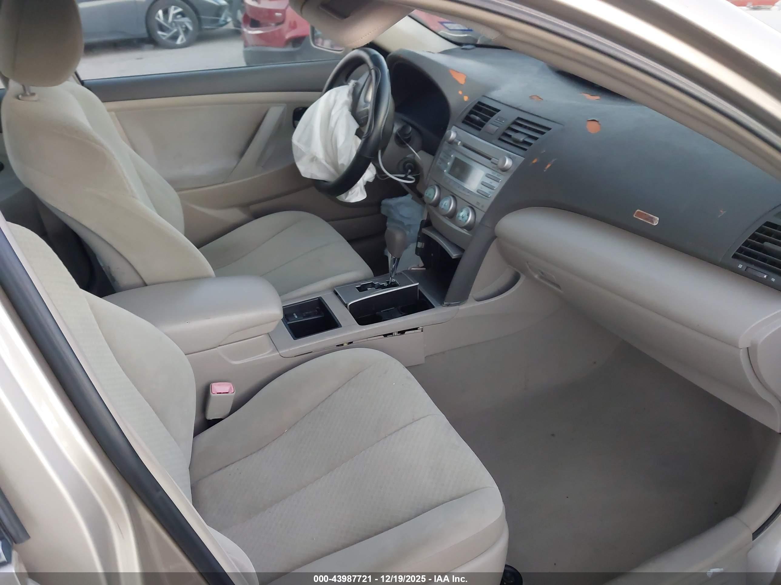 TOYOTA CAMRY image 5