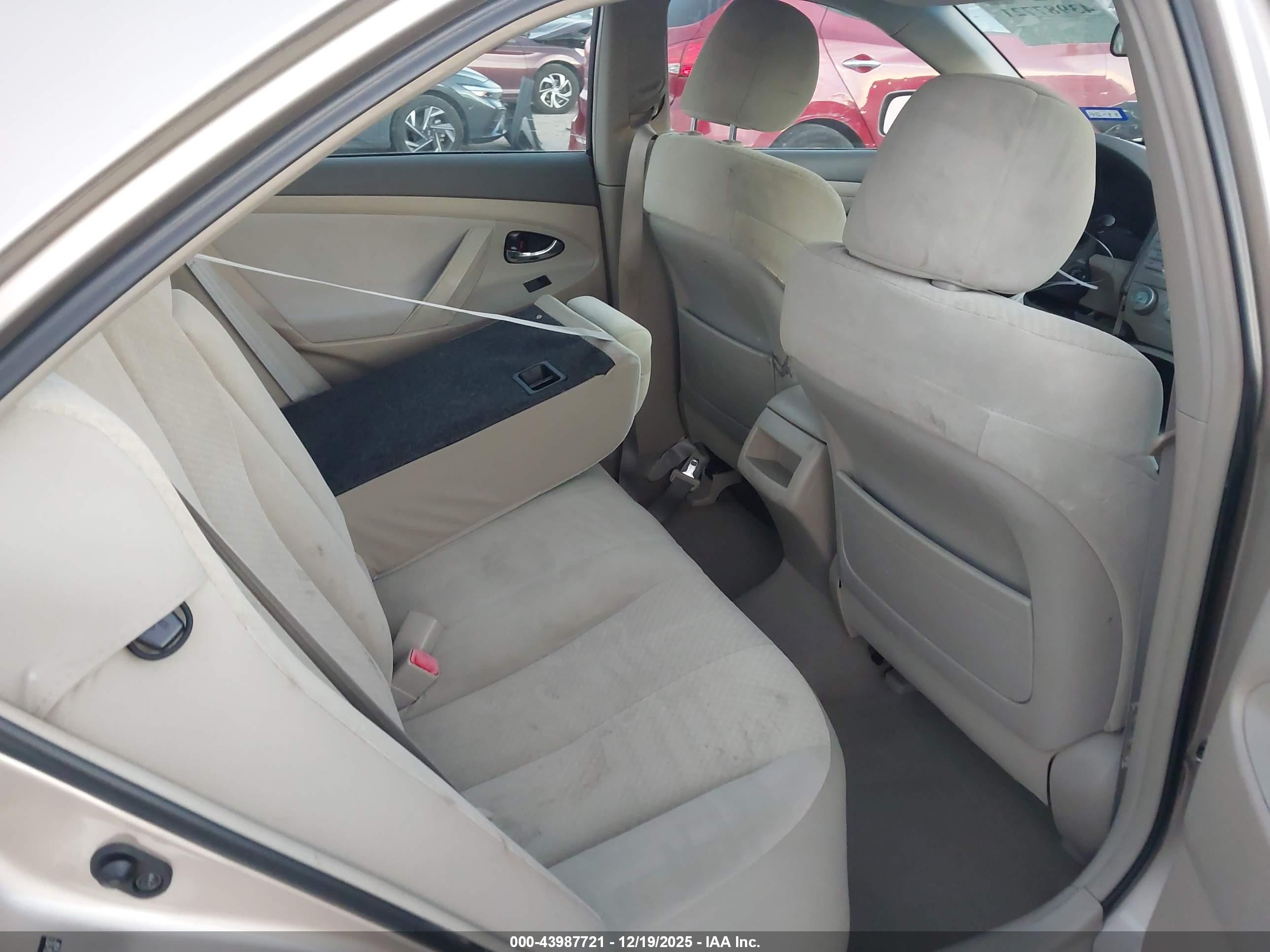 TOYOTA CAMRY image 8