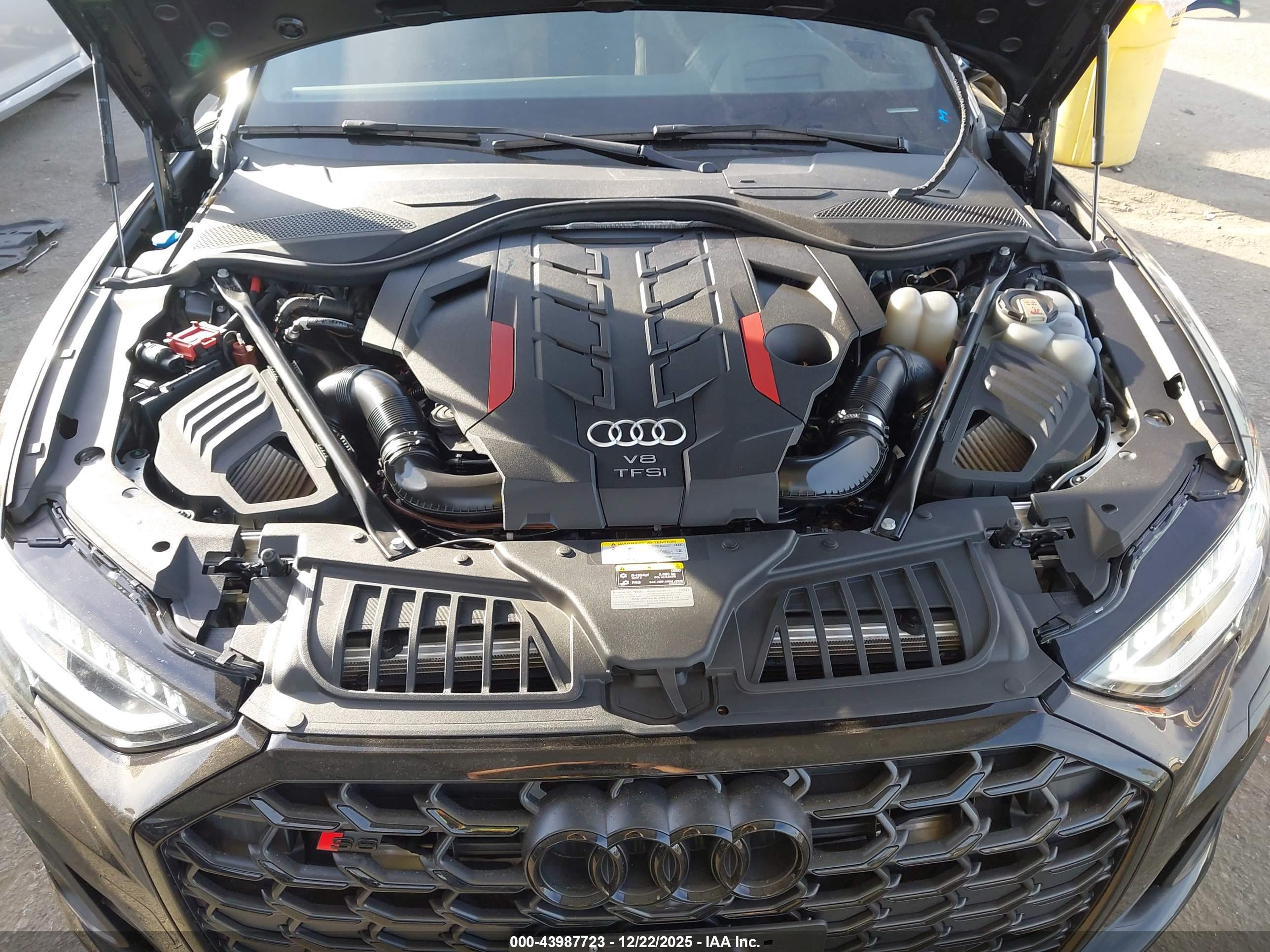 AUDI S8 image 10