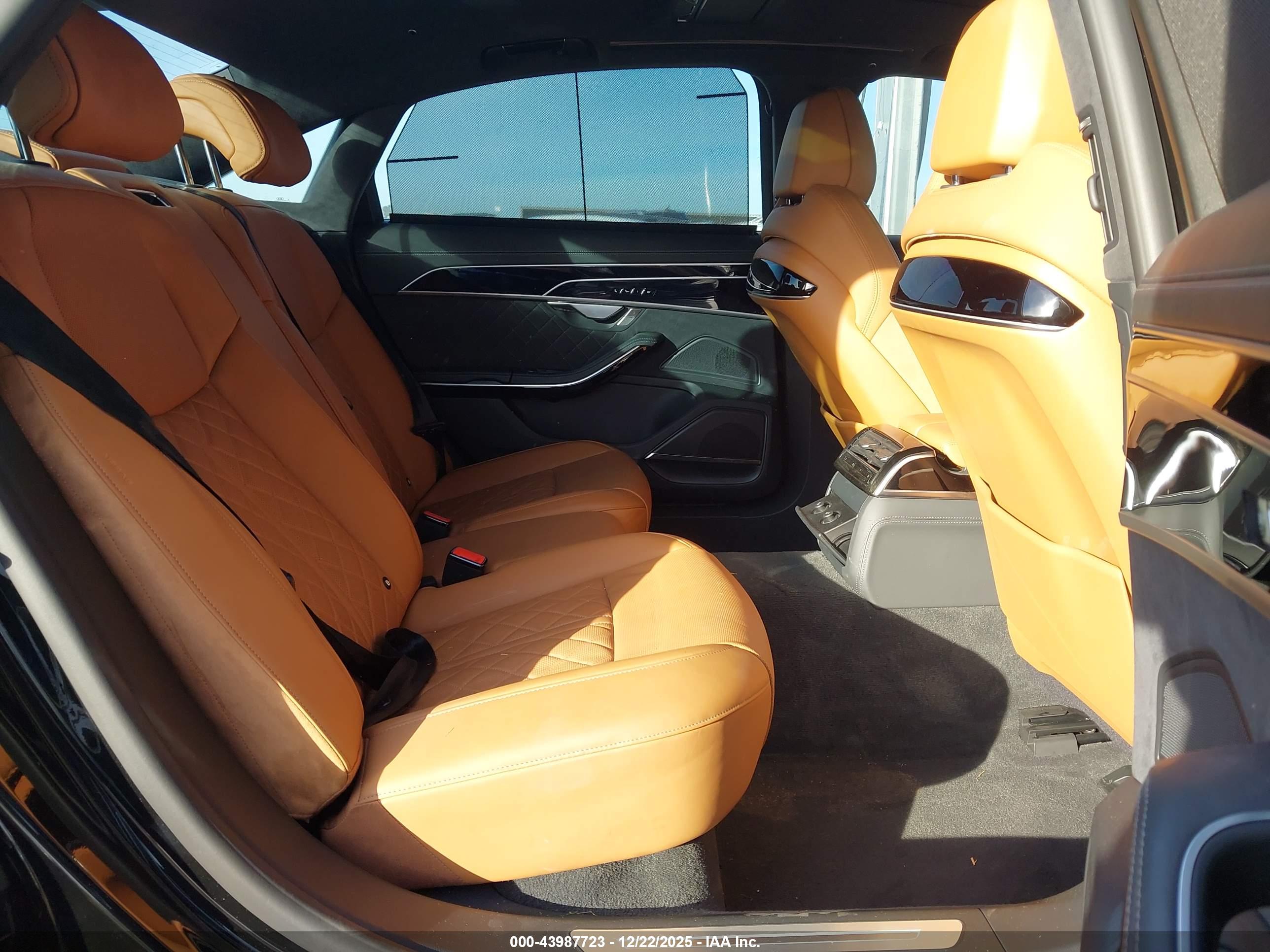 AUDI S8 image 8