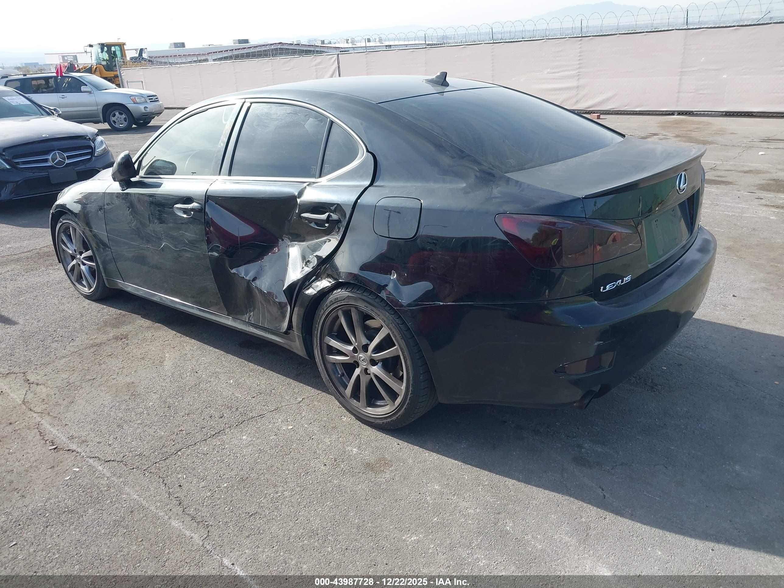 LEXUS IS image 3