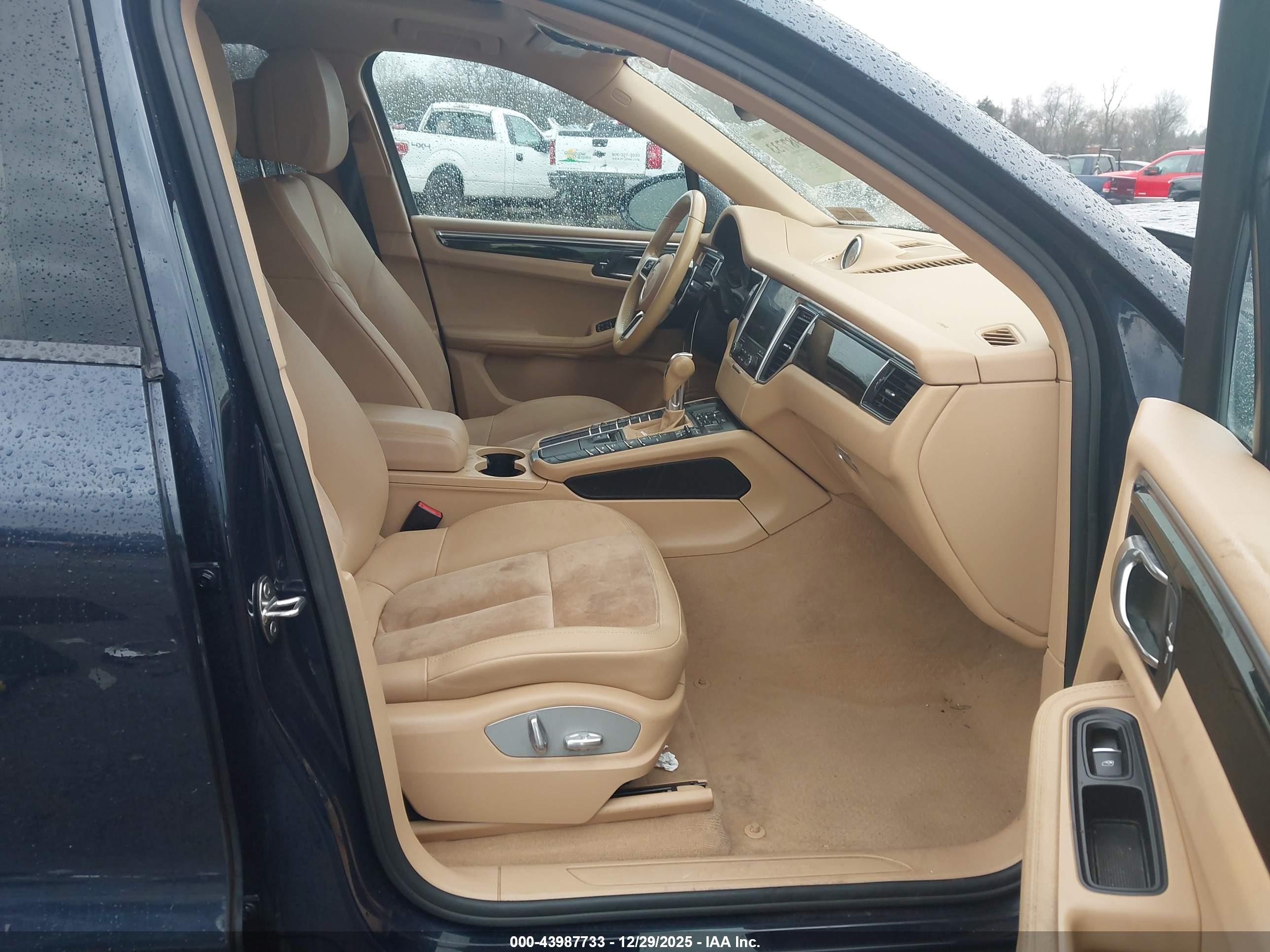 PORSCHE MACAN image 5