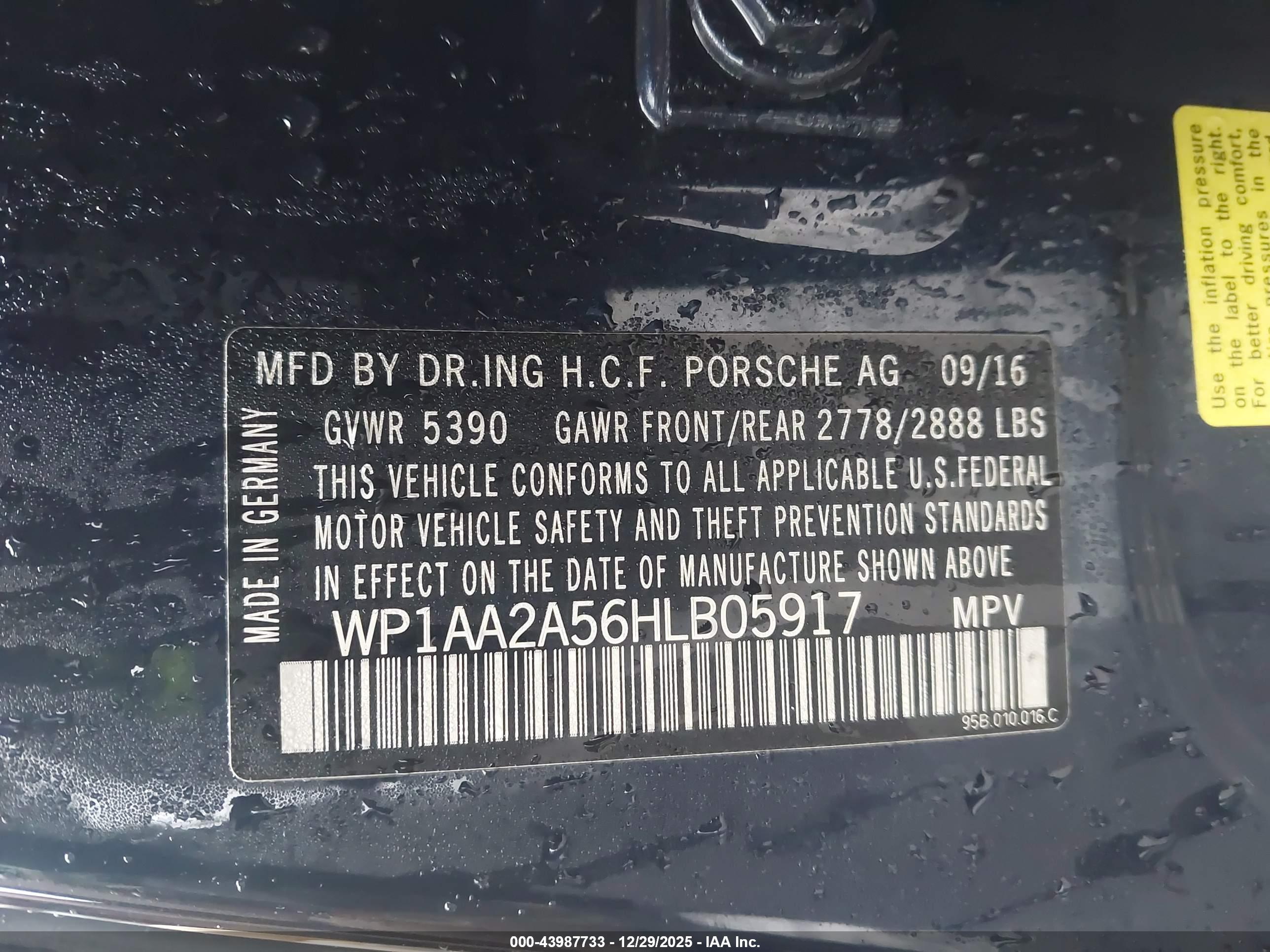 PORSCHE MACAN image 9