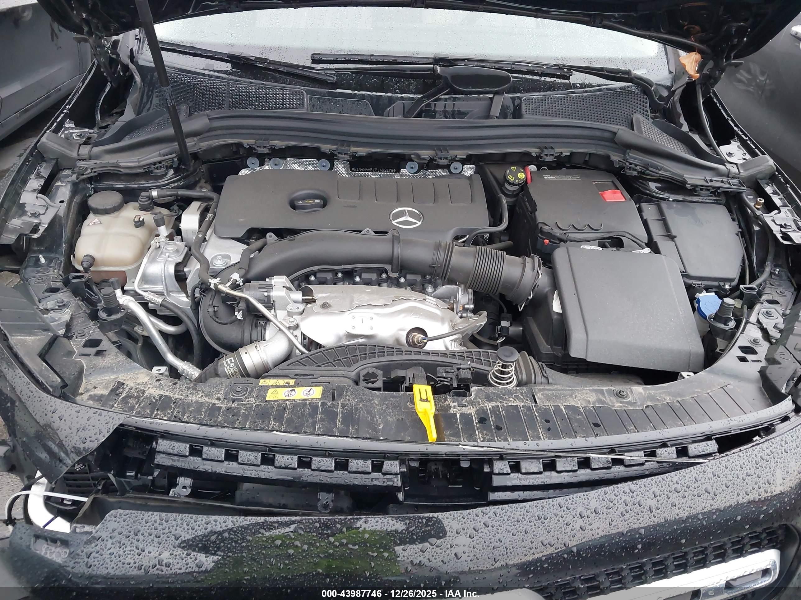 MERCEDES-BENZ GLA image 10