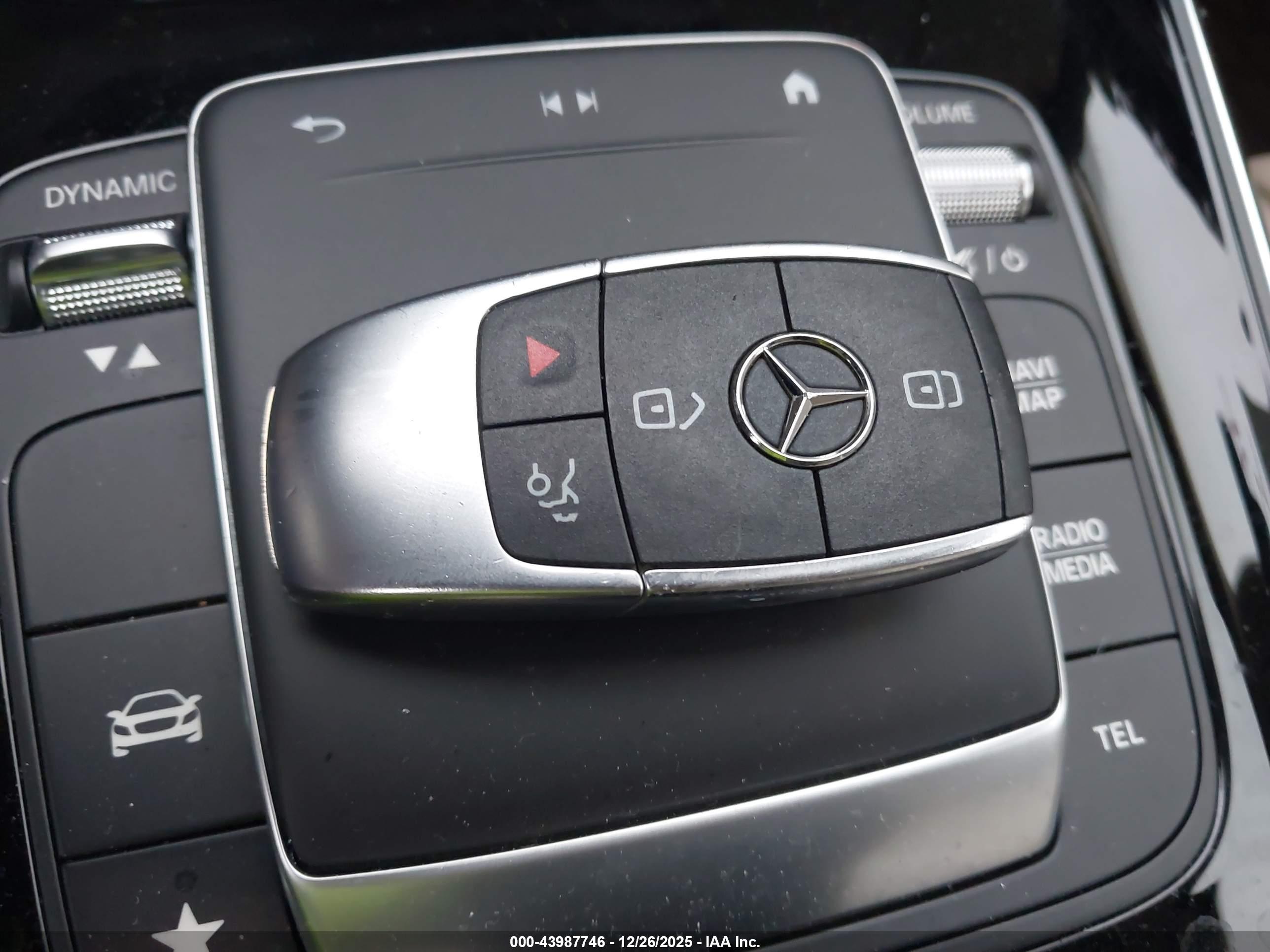 MERCEDES-BENZ GLA image 11