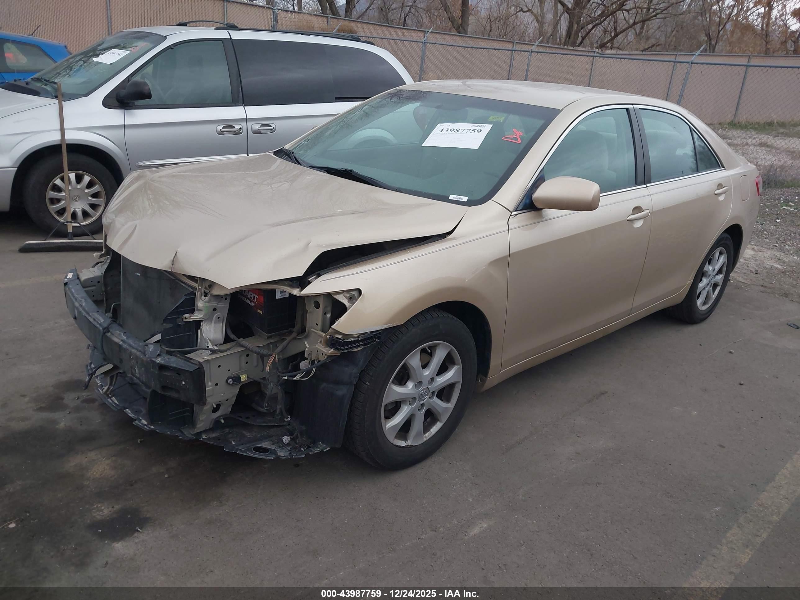 TOYOTA CAMRY image 2