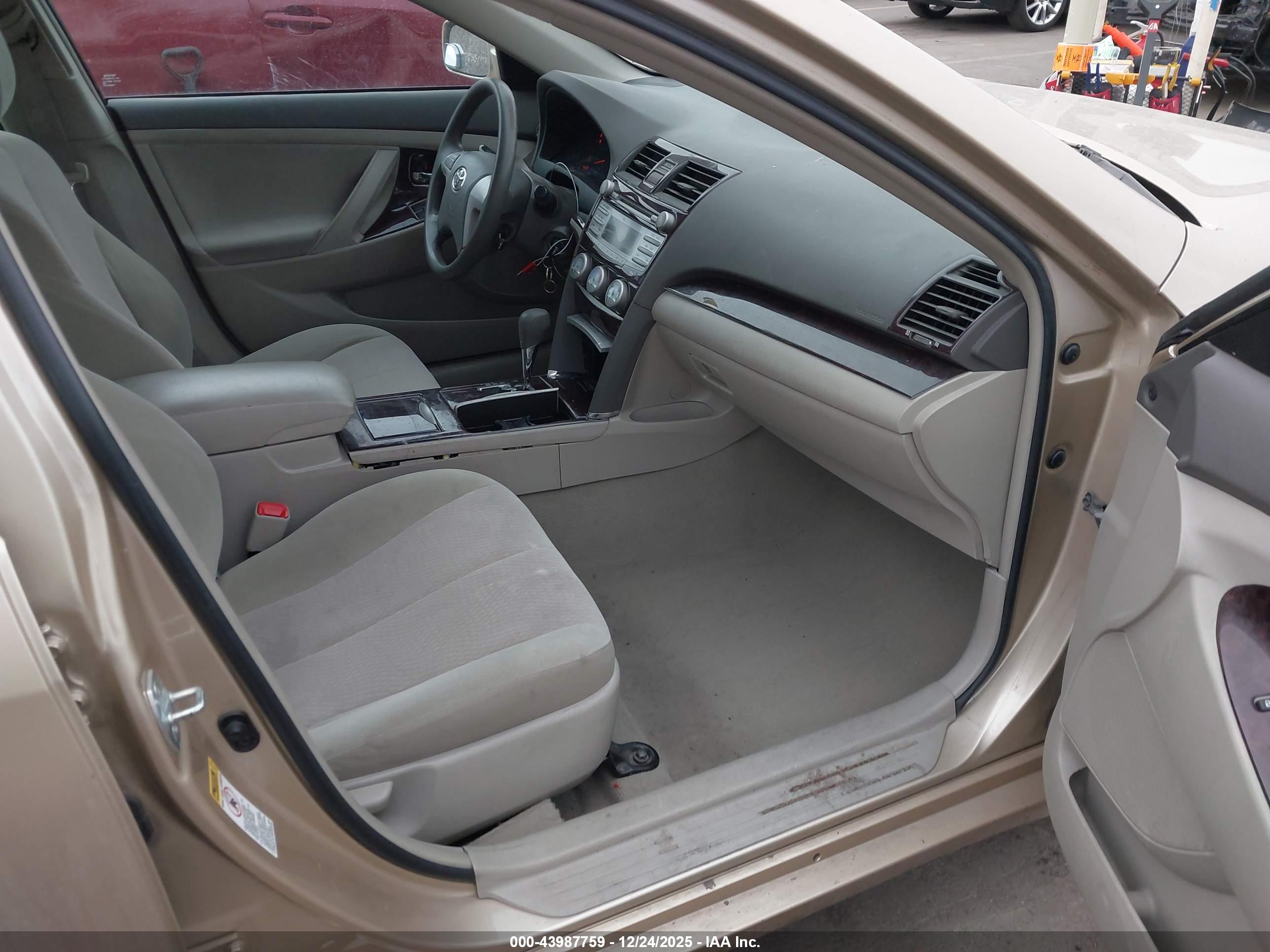 TOYOTA CAMRY image 5