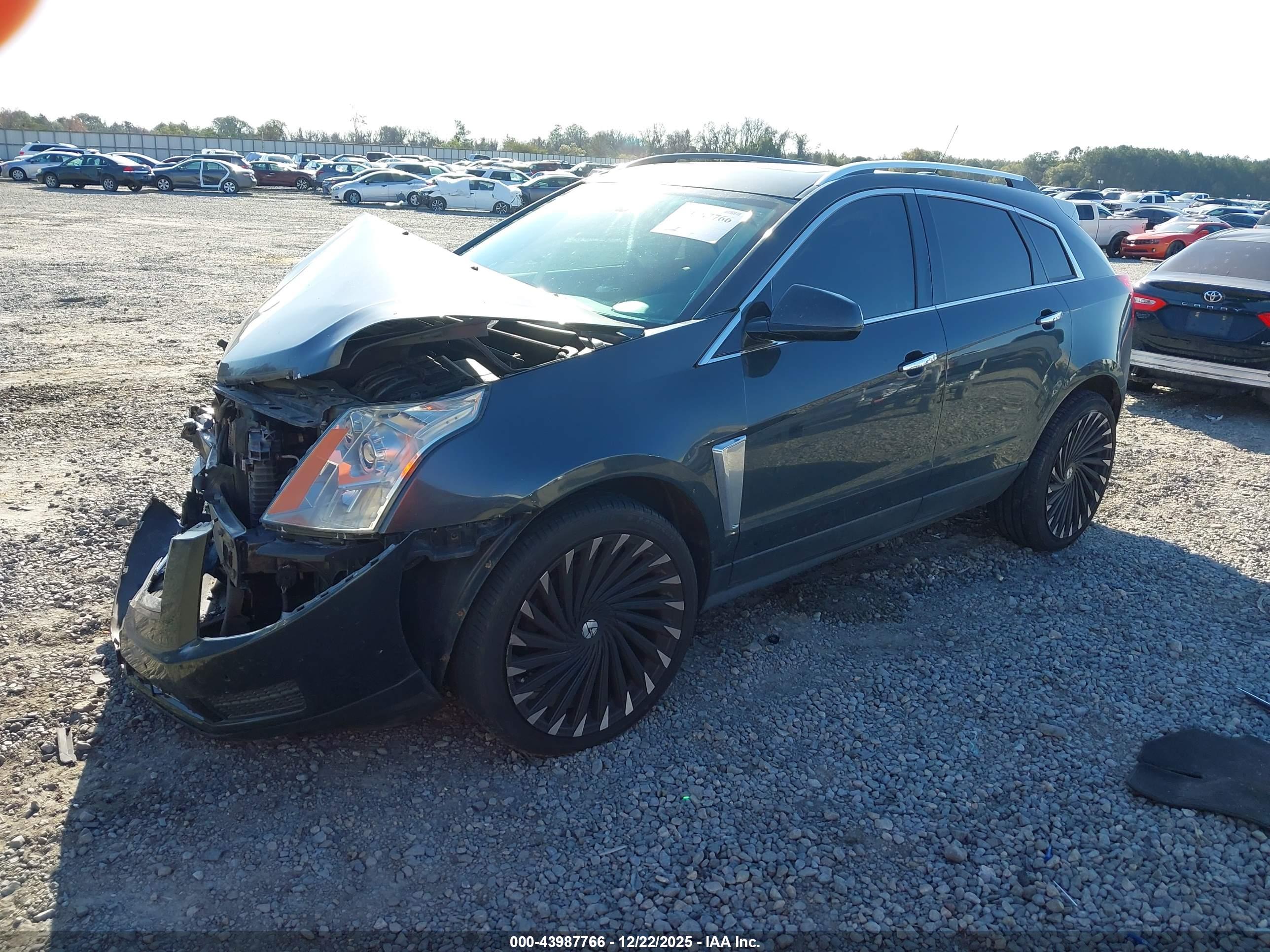 CADILLAC SRX image 2