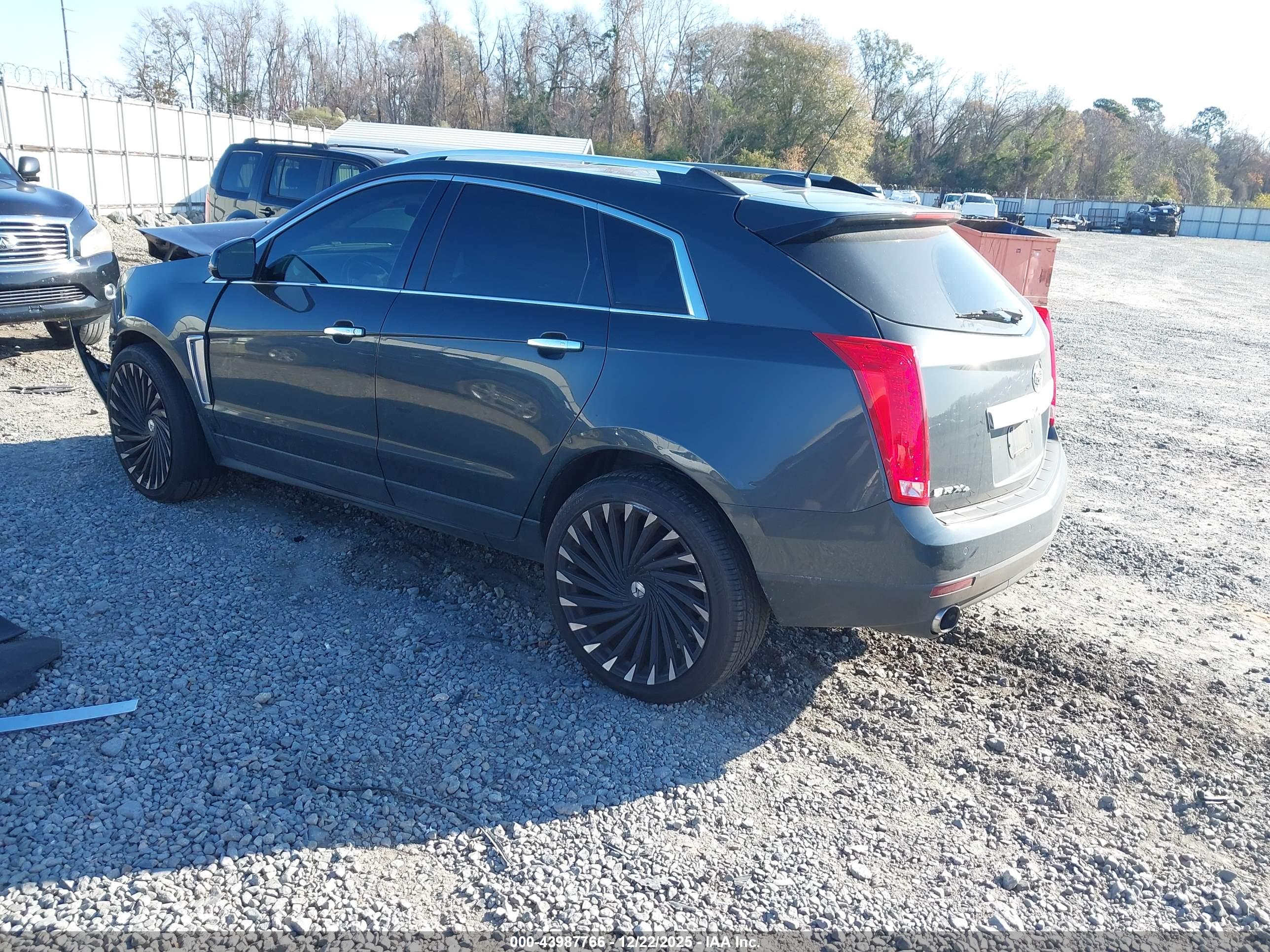 CADILLAC SRX image 3