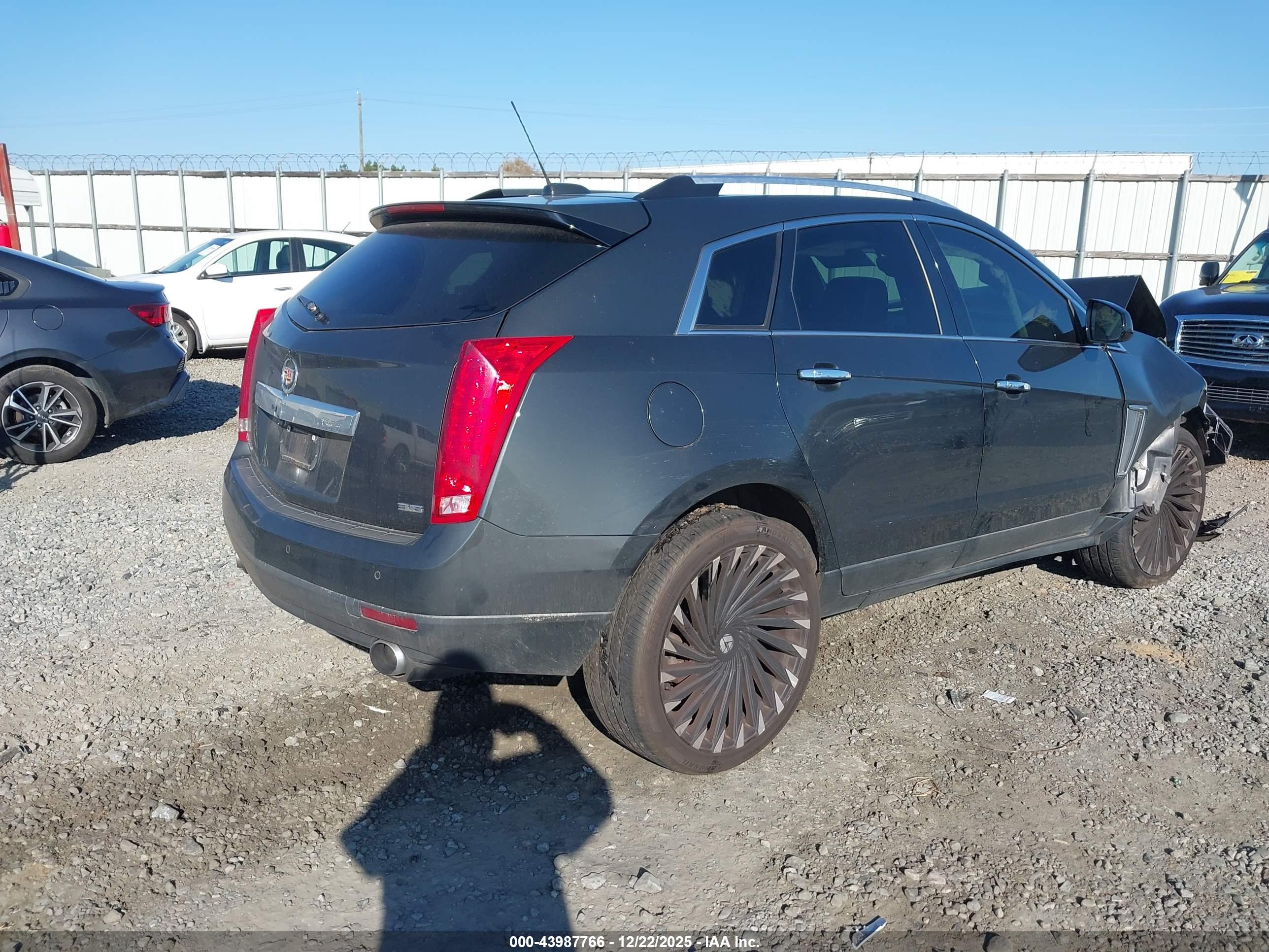 CADILLAC SRX image 4