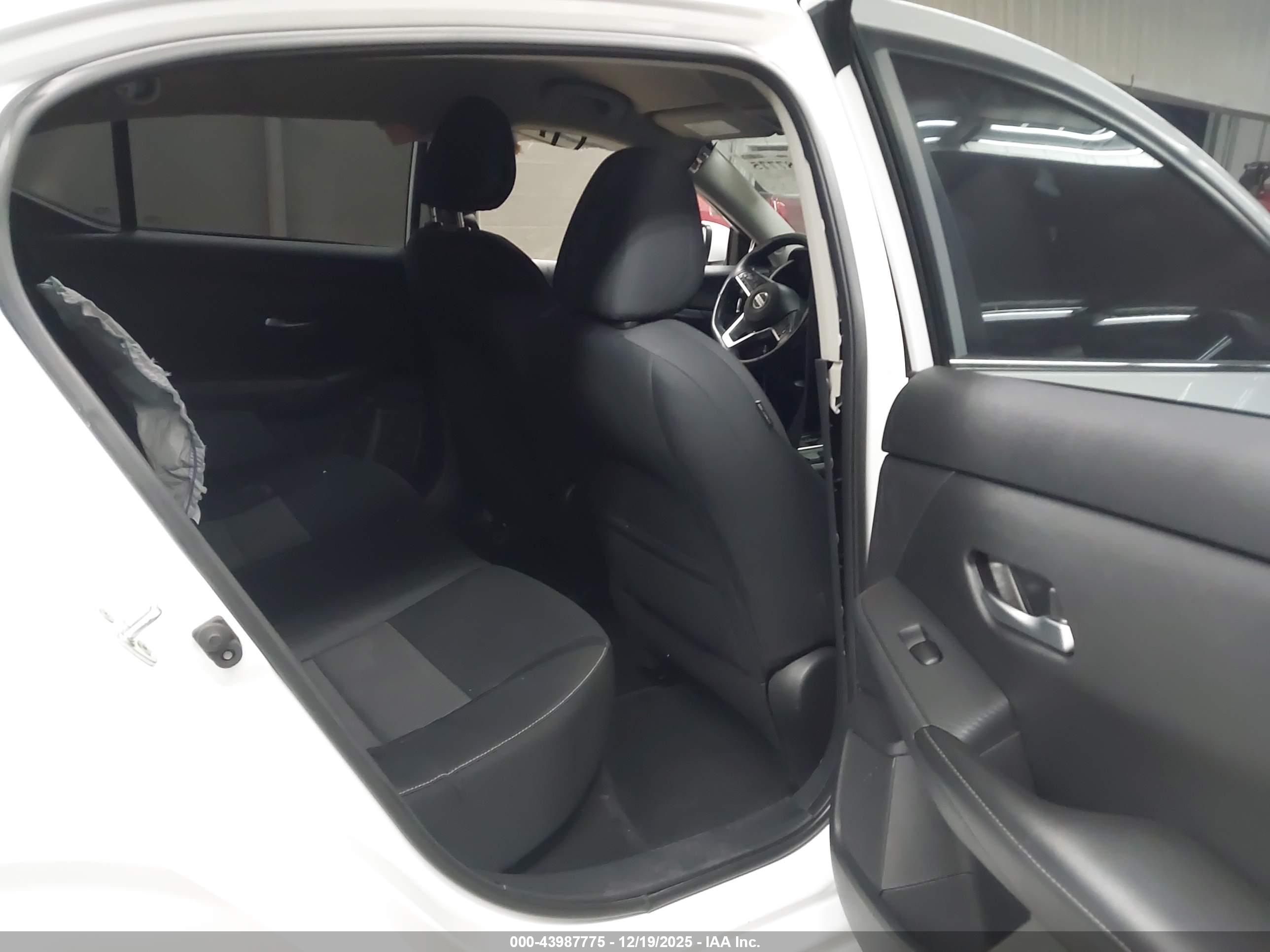 NISSAN SENTRA image 8