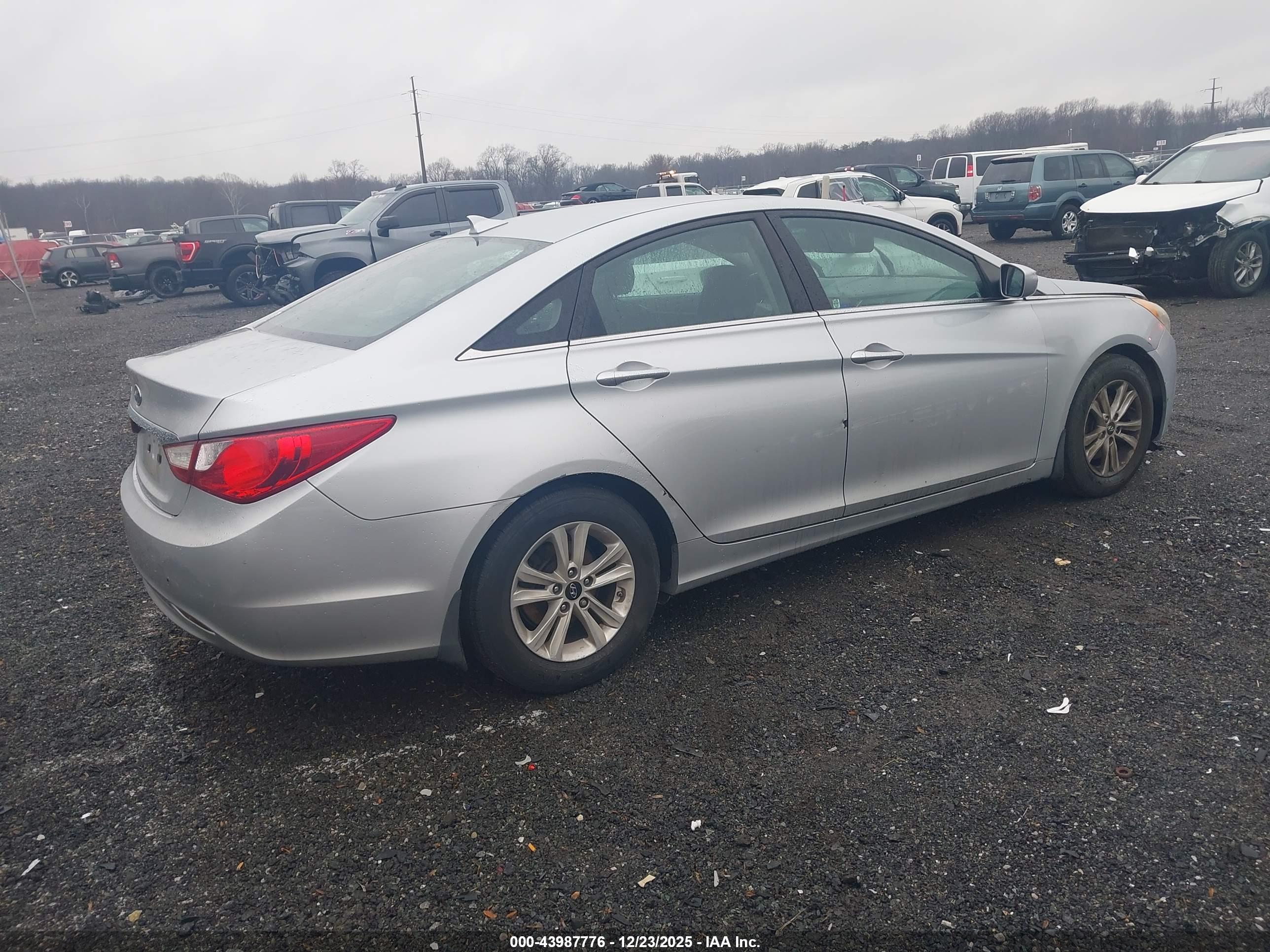 HYUNDAI SONATA image 4