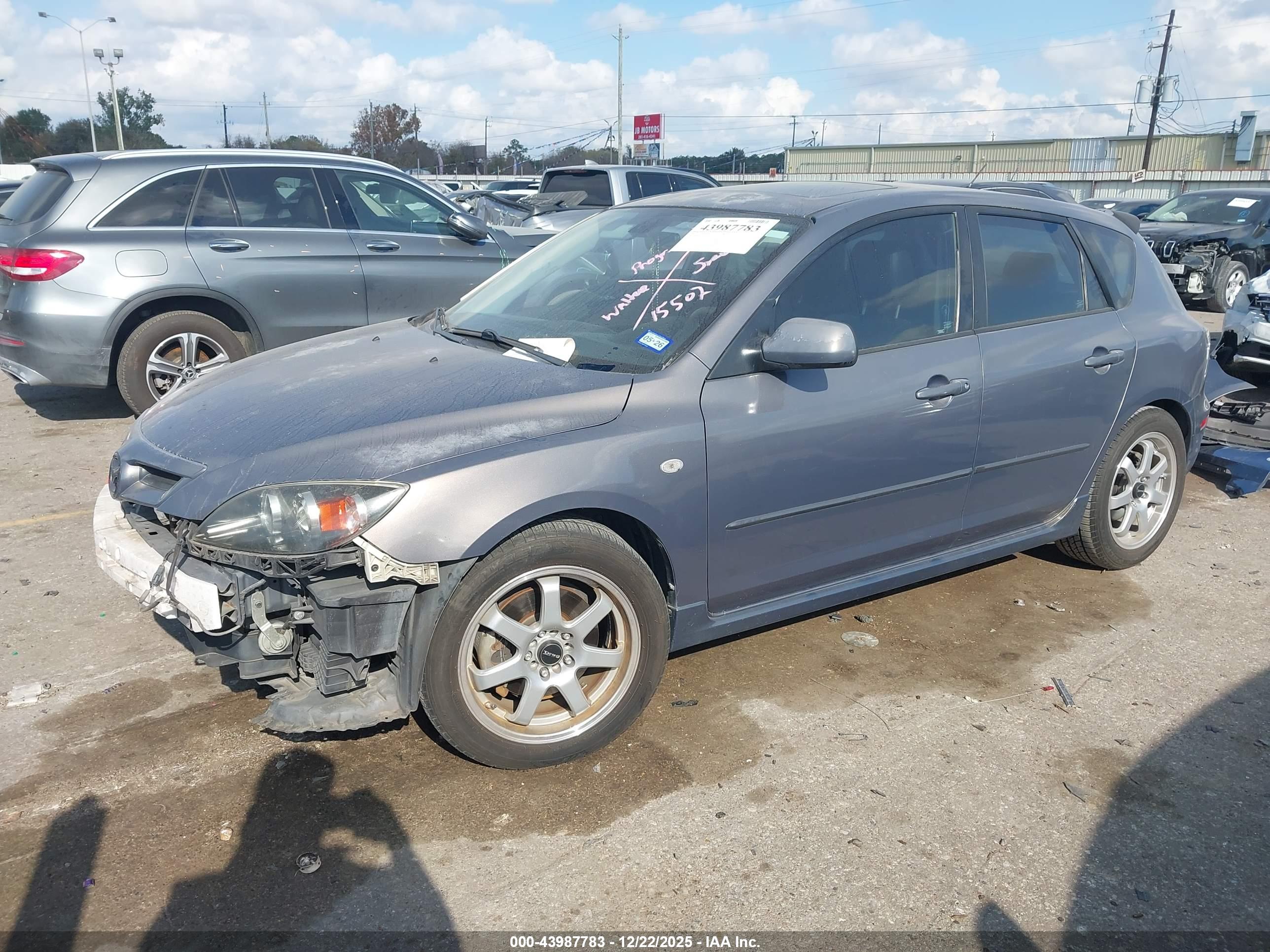 MAZDA MAZDA3 image 2