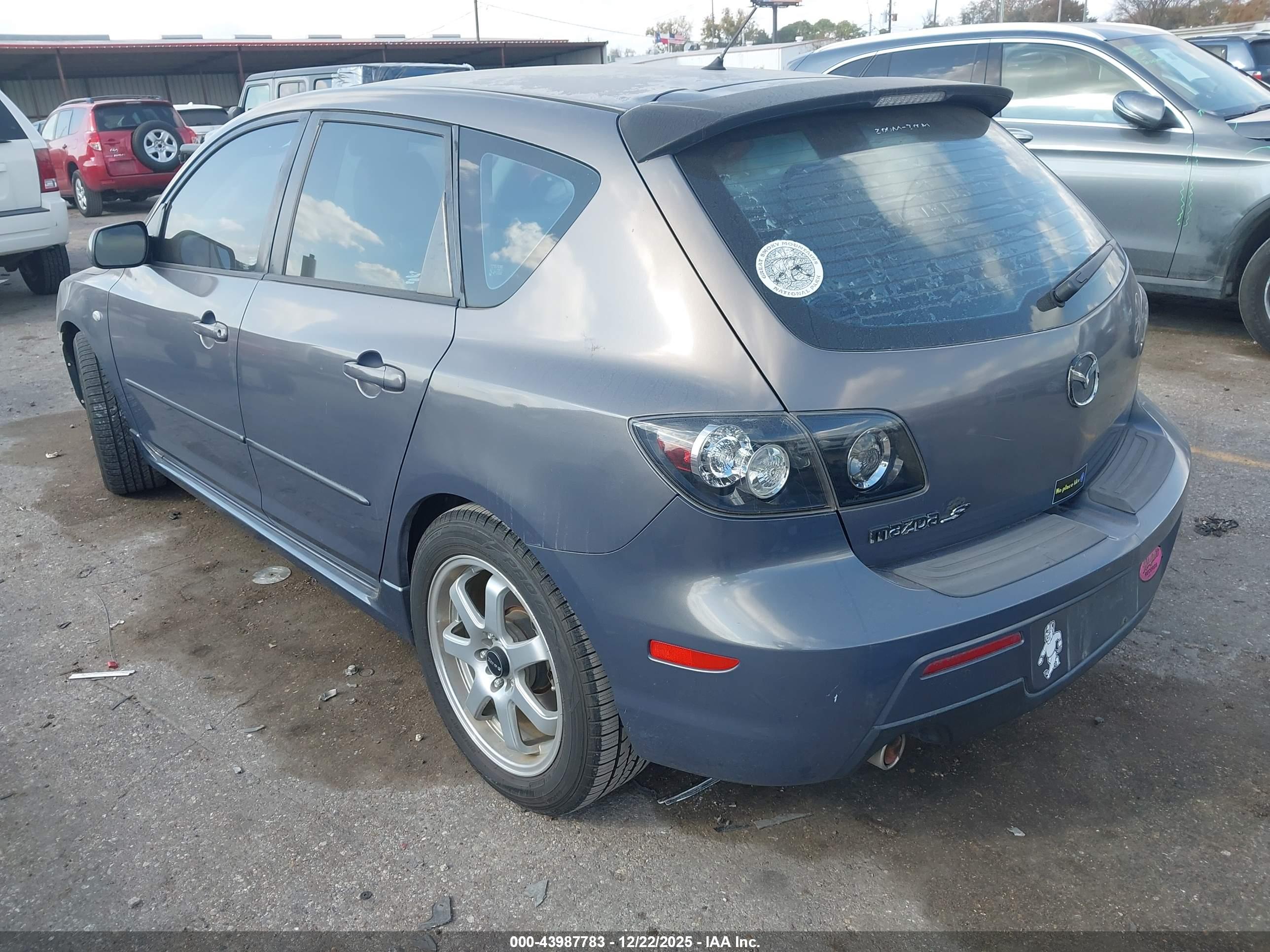 MAZDA MAZDA3 image 3