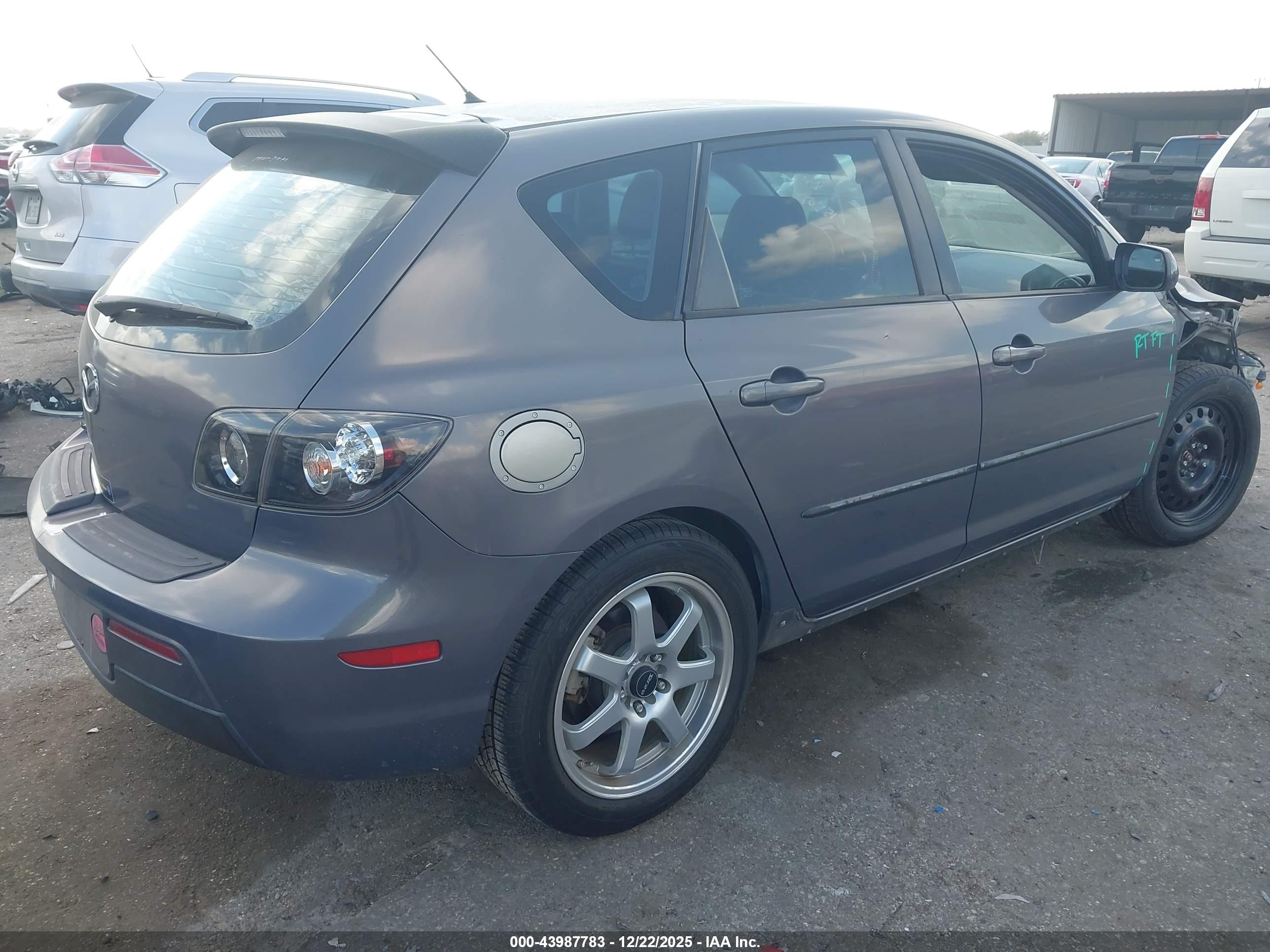 MAZDA MAZDA3 image 4