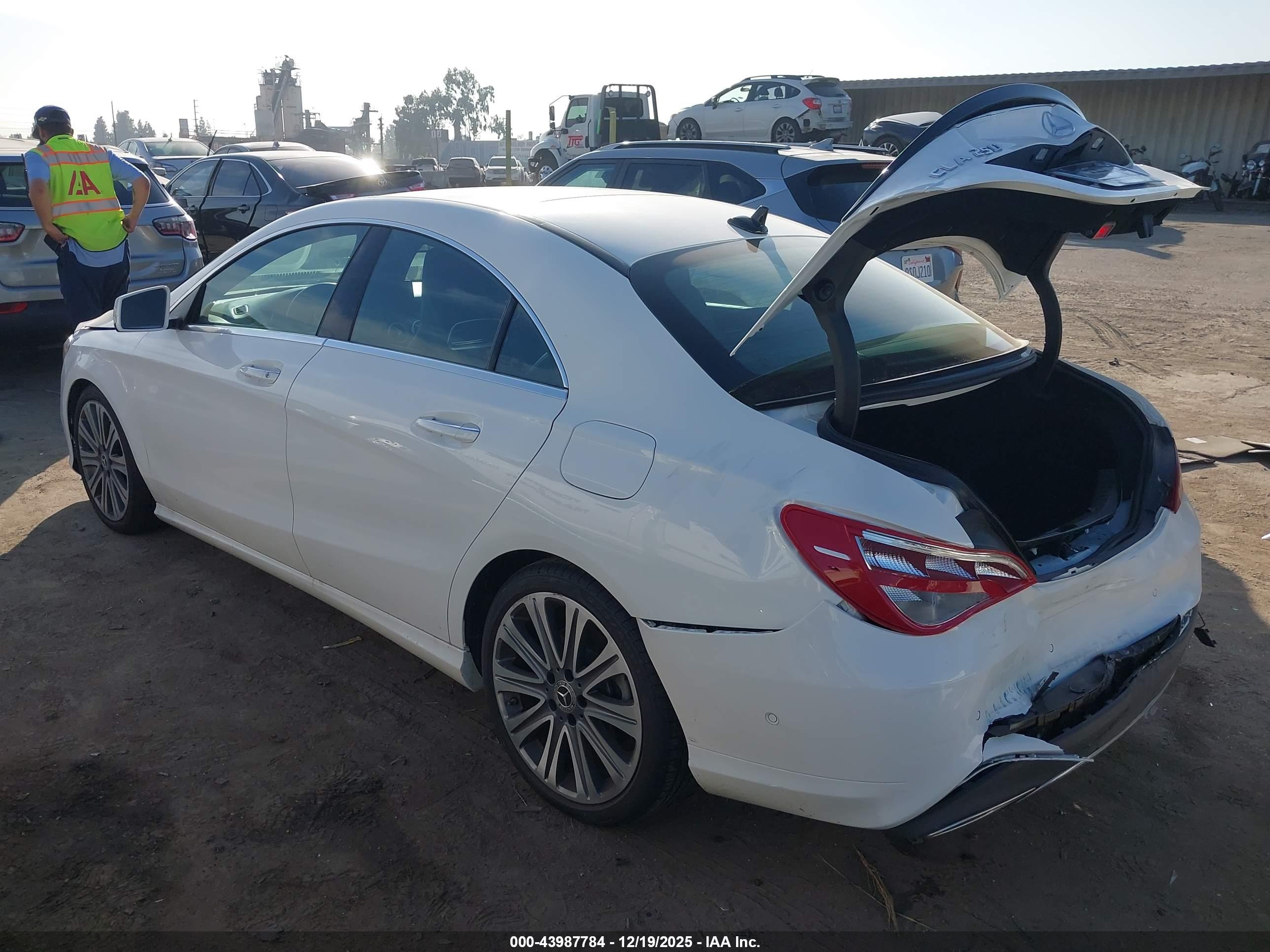MERCEDES-BENZ CLA image 3