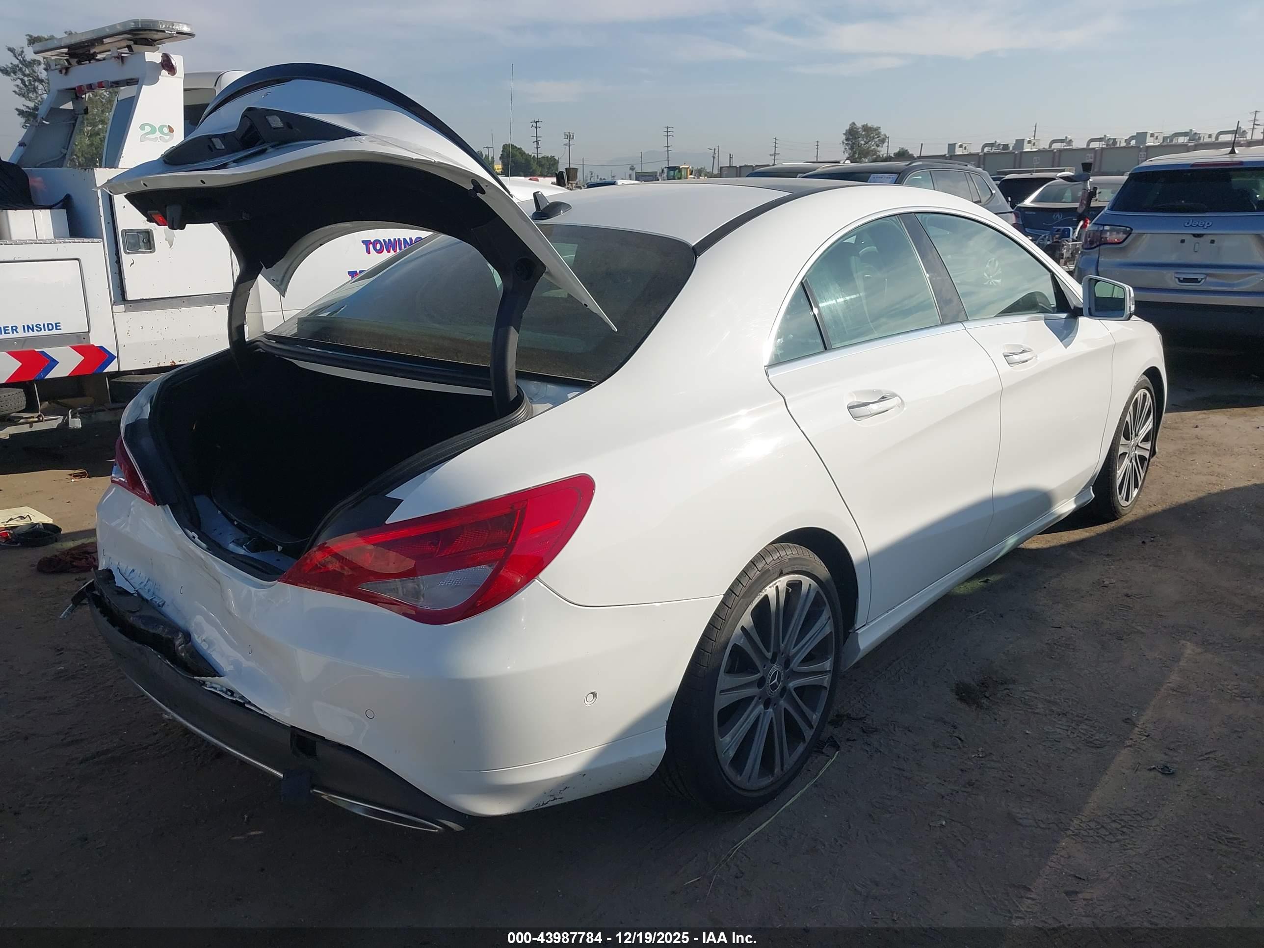 MERCEDES-BENZ CLA image 4