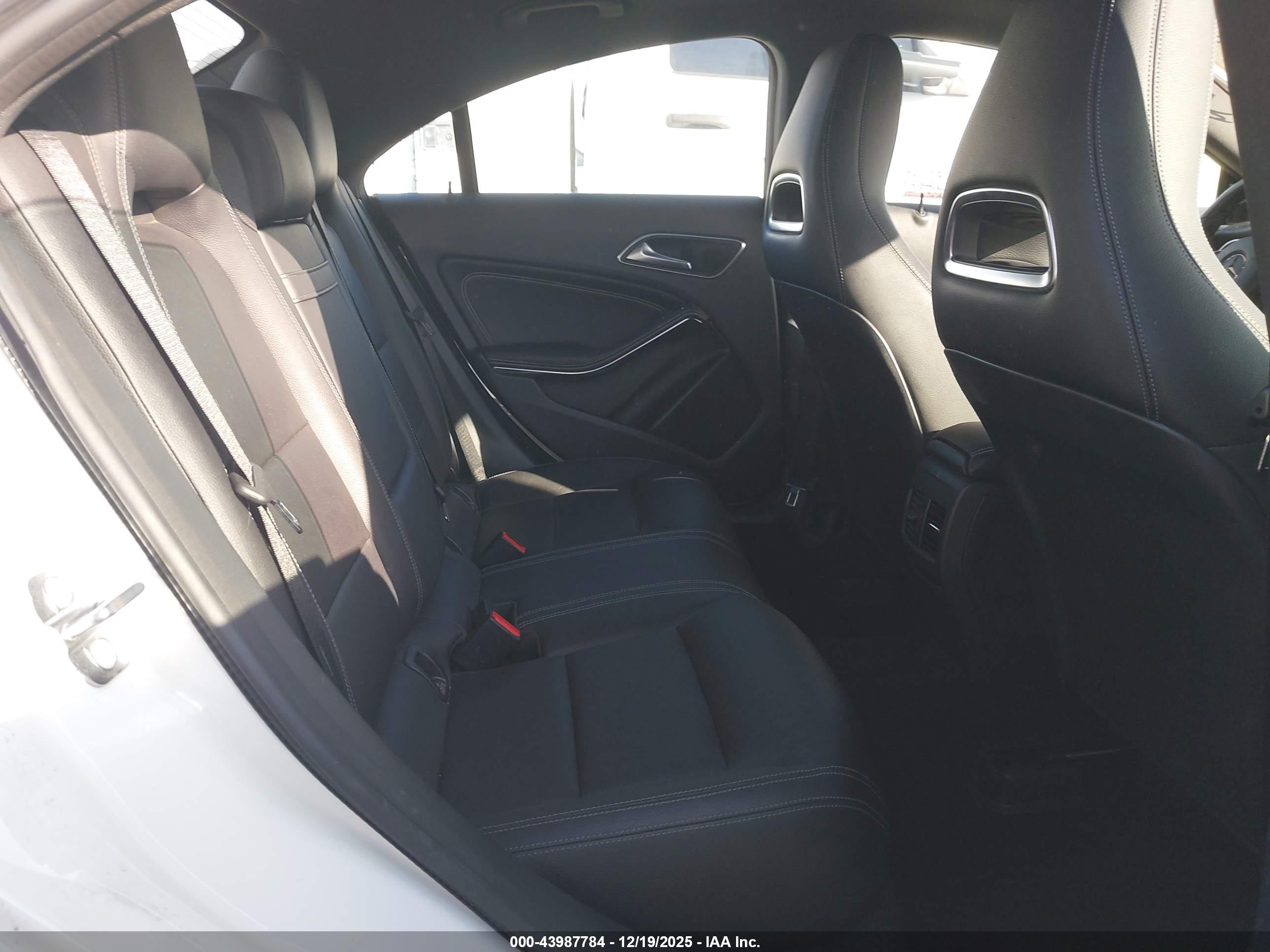 MERCEDES-BENZ CLA image 8