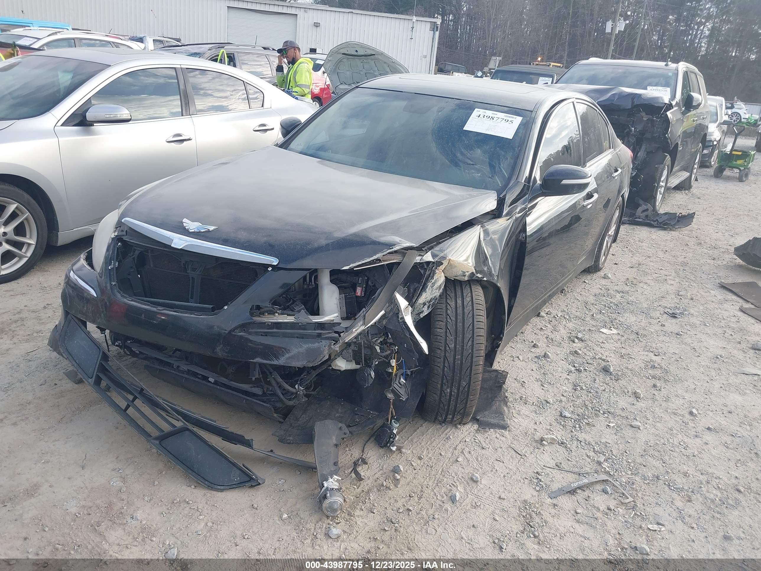 HYUNDAI GENESIS image 2